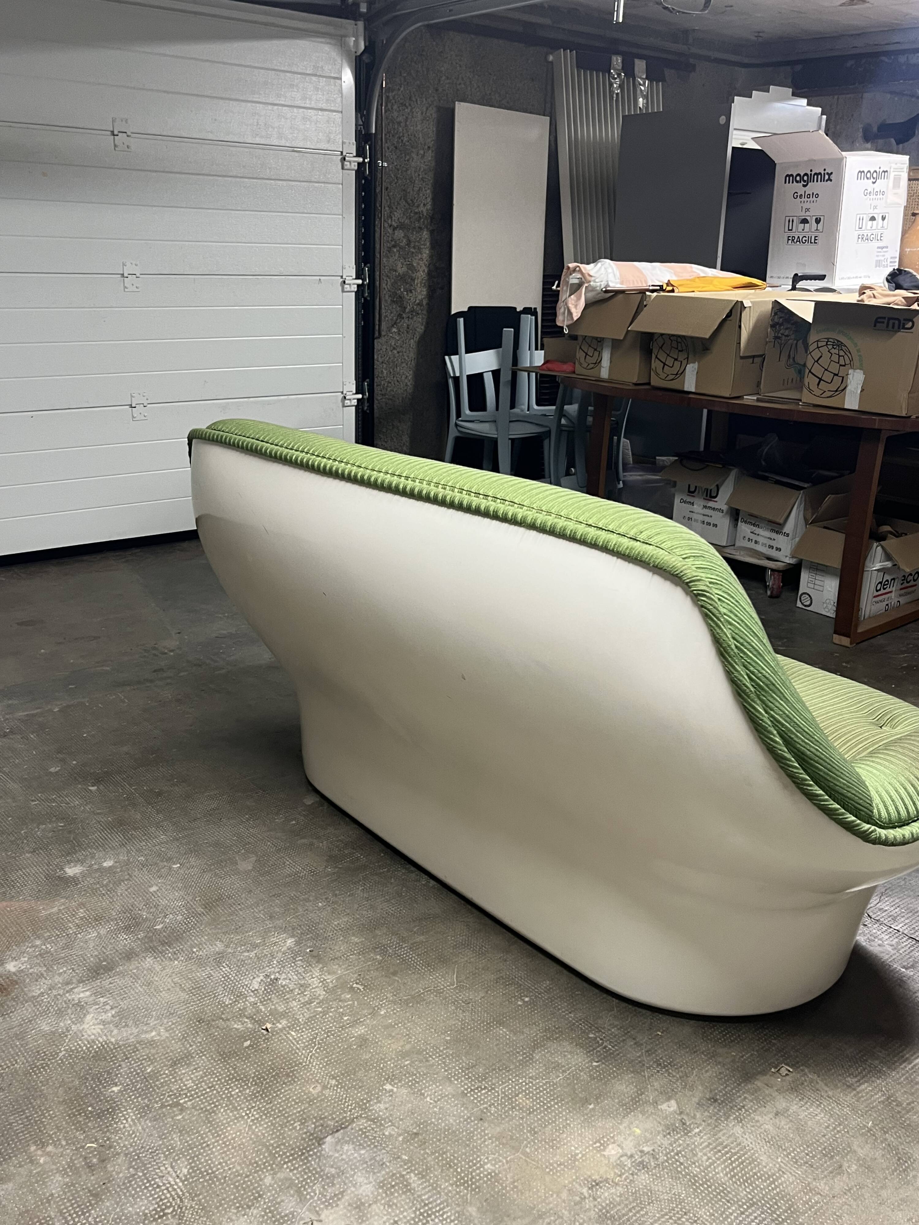 Michel Cadestin – Canapé, pouf et table basse Space Age 1970