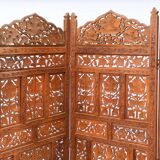 Indian screen with 4 leaves in teak wood with rich openwork decoration of grape leaves