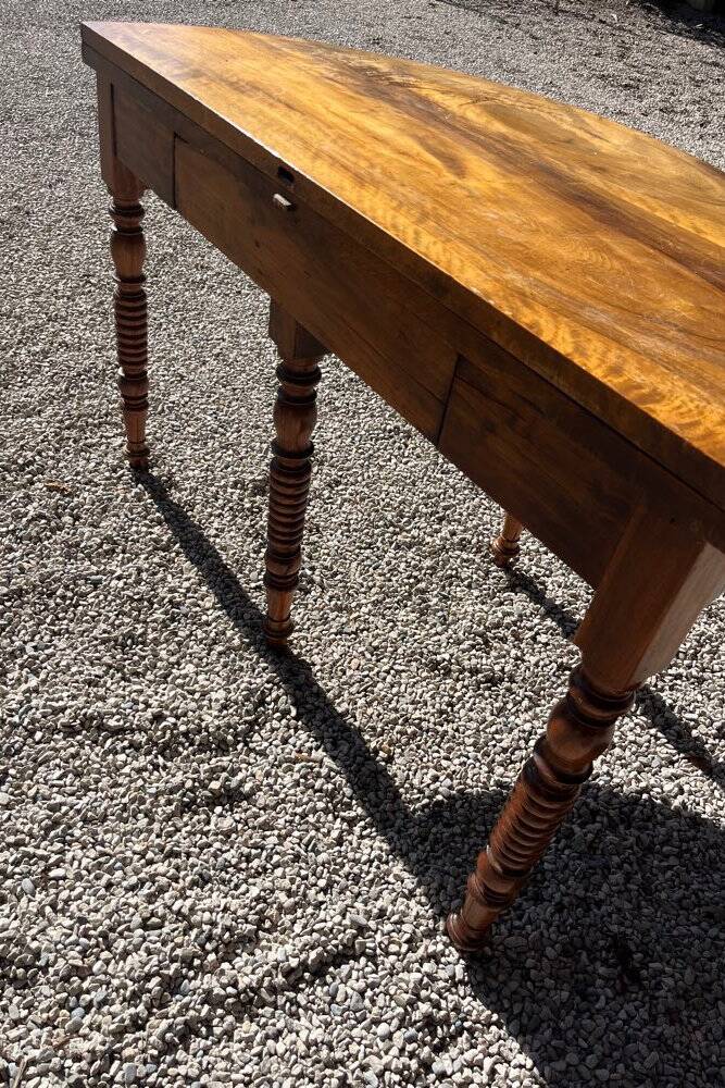 Half-moon table in solid walnut