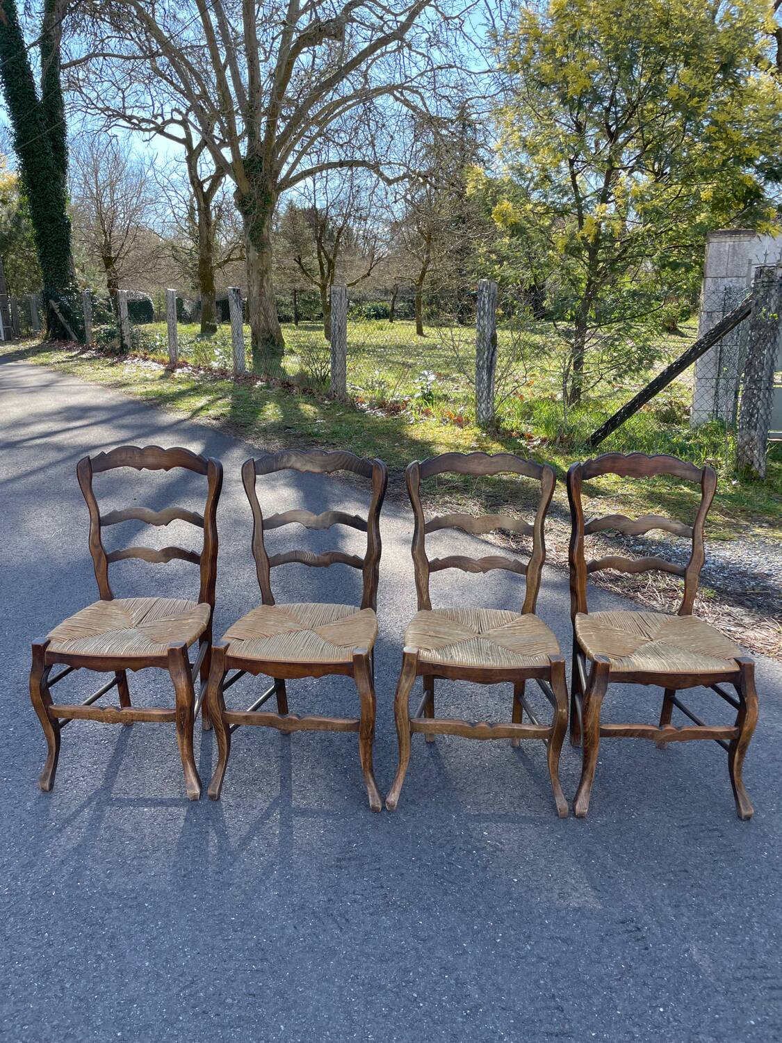 4 chaises paillées de campagne en bois