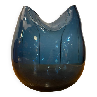 Vase en verre couleur bleue