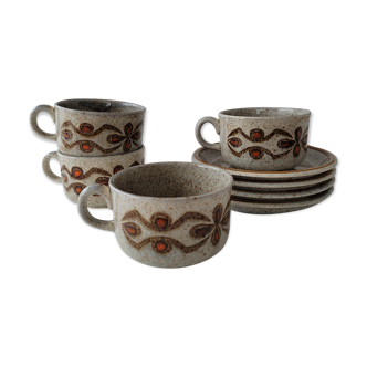Set of 4 cups in sandstone and under cups