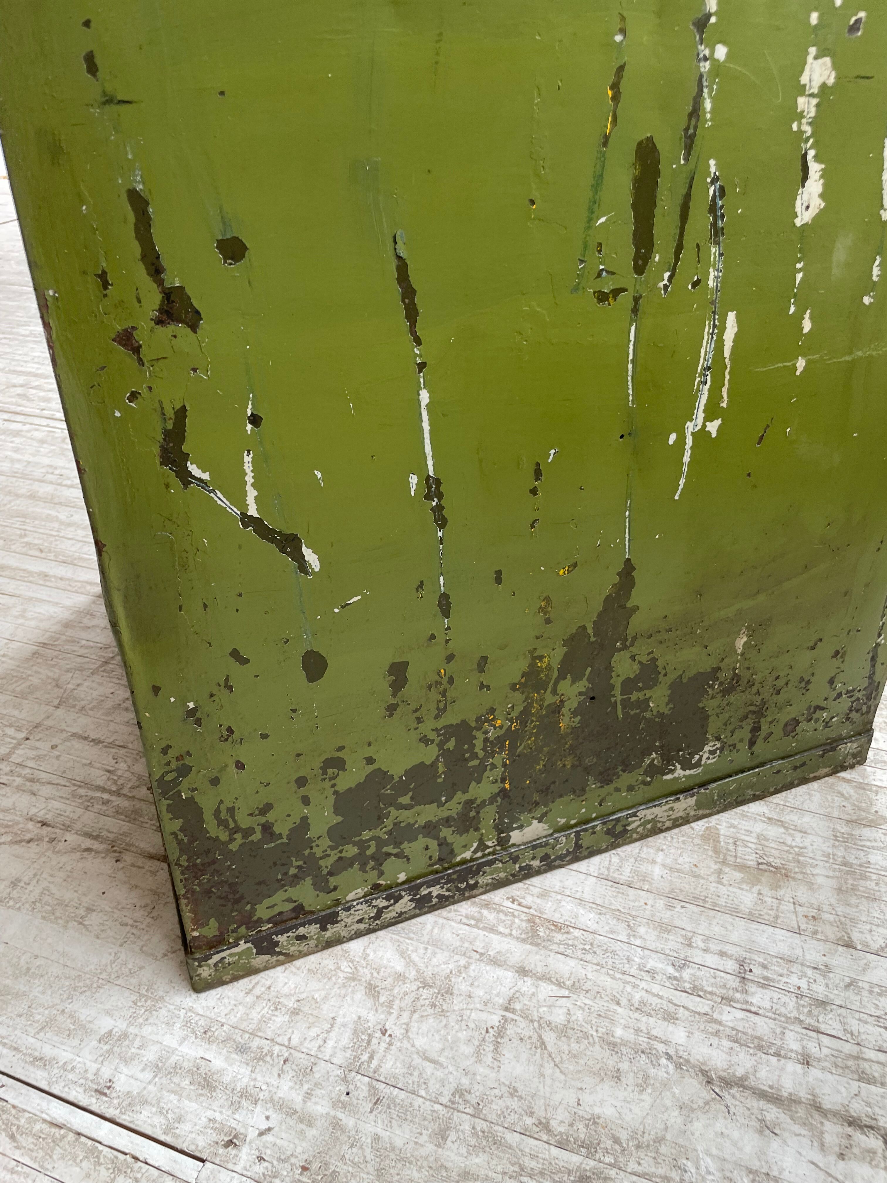Meuble établi rangement militaire industriel vert