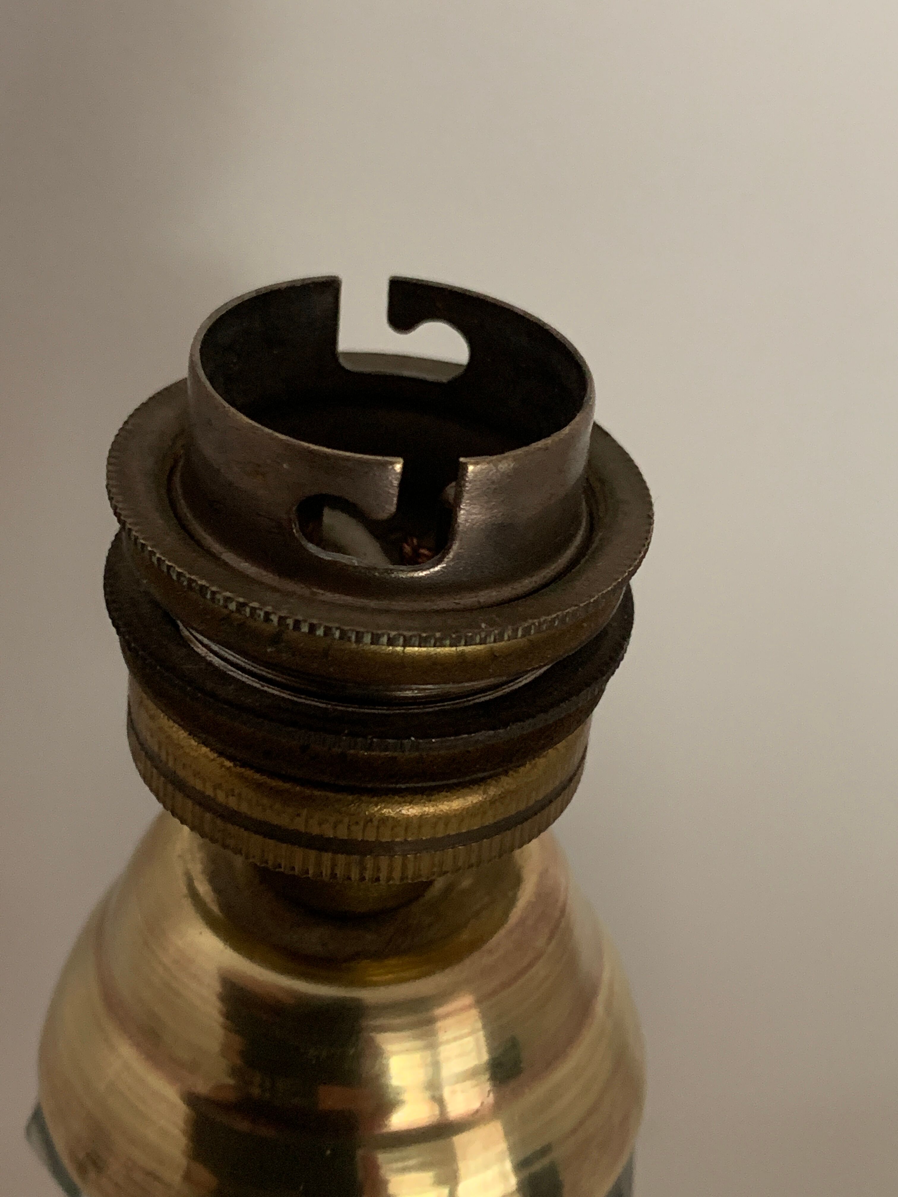 Pied de lampe en verre et métal doré