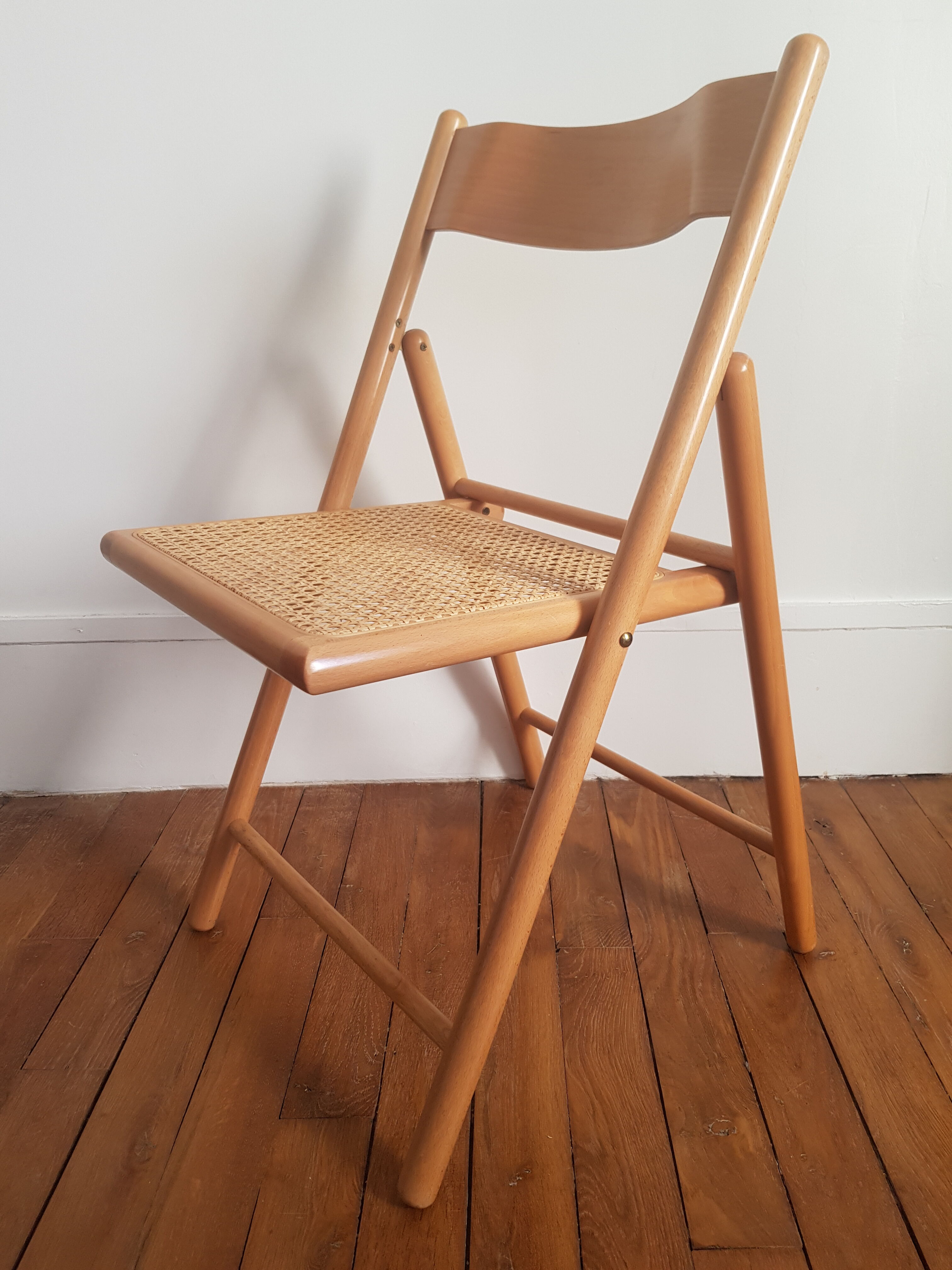 Cannee folding chair