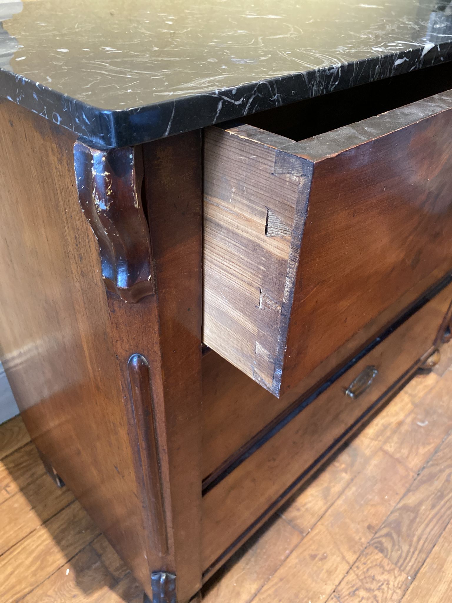 Chest of drawers 3 drawers in walnut top marble style Louis philippe