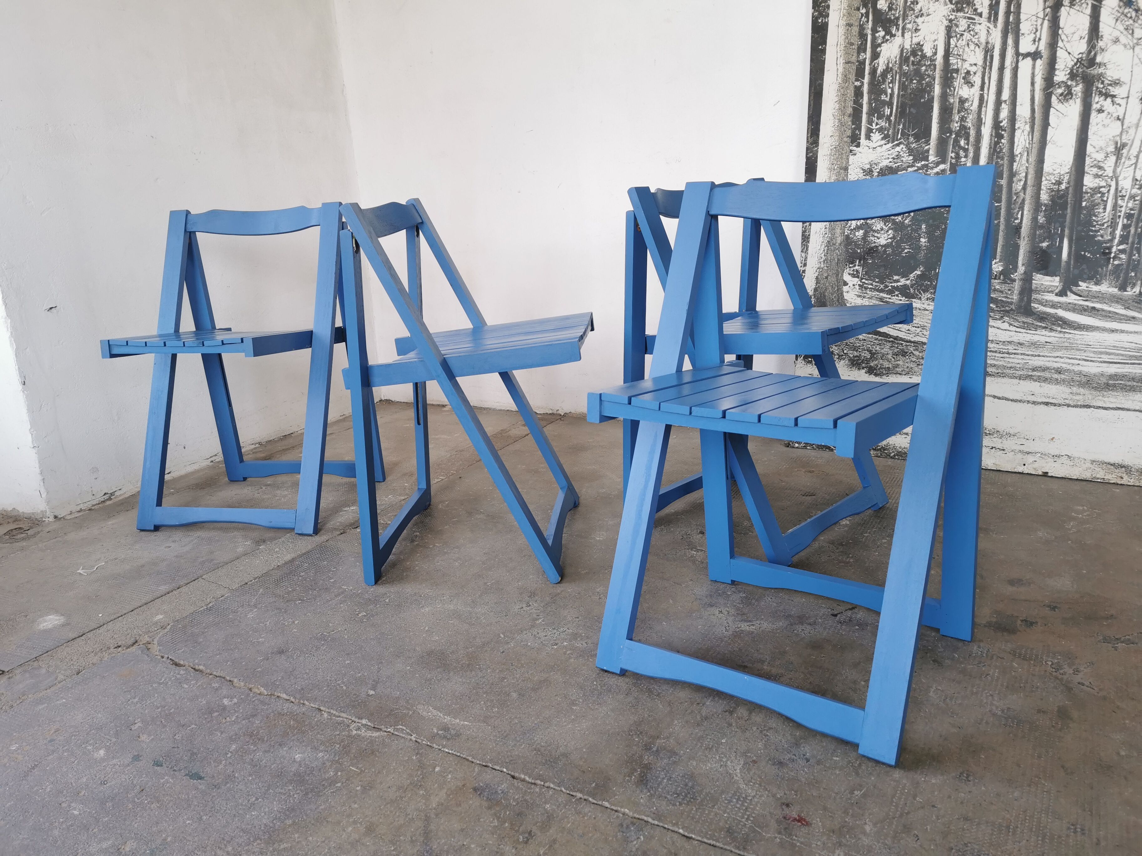Set of 4 vintage folding chairs