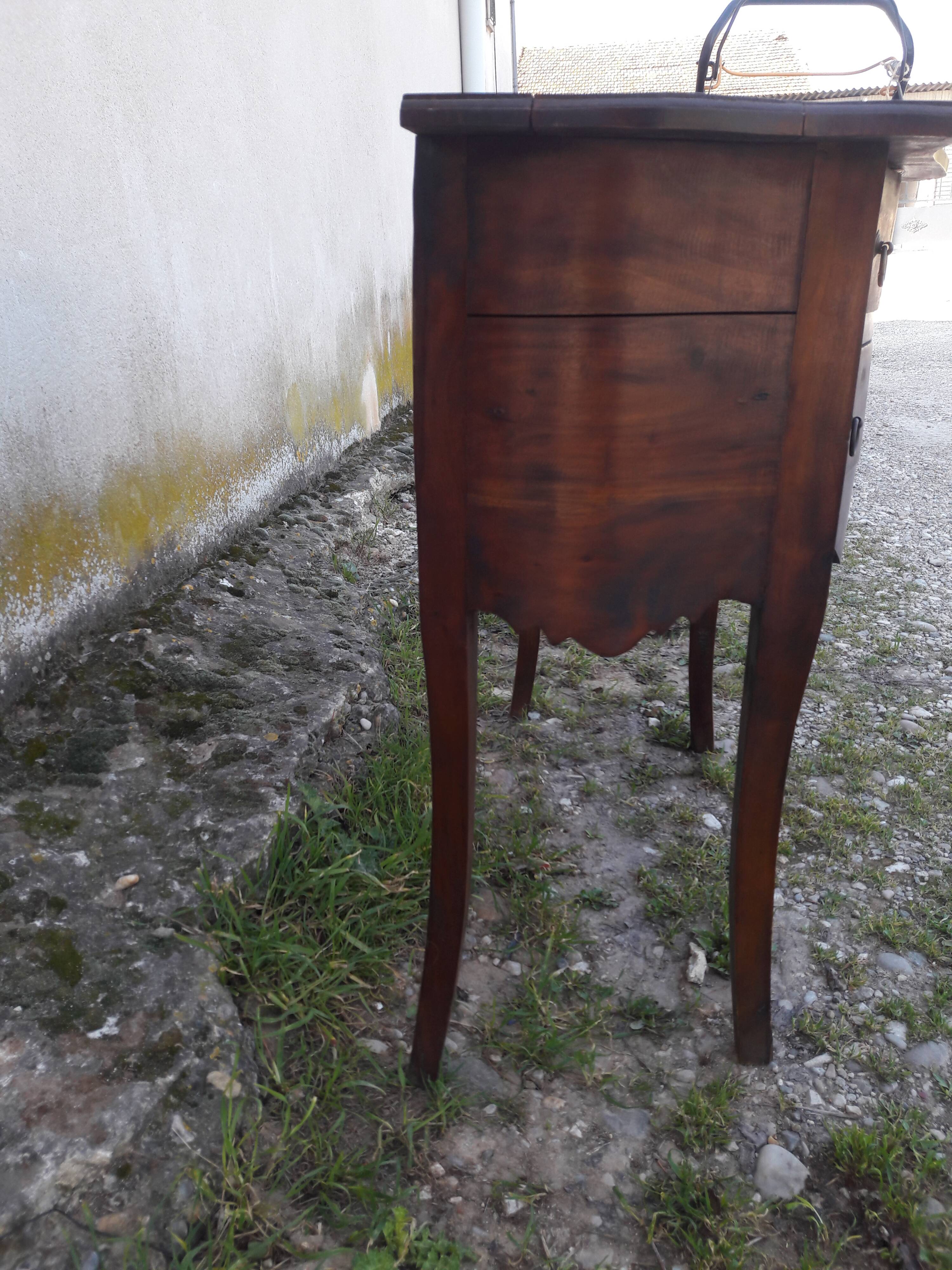 Acajou chest of drawers