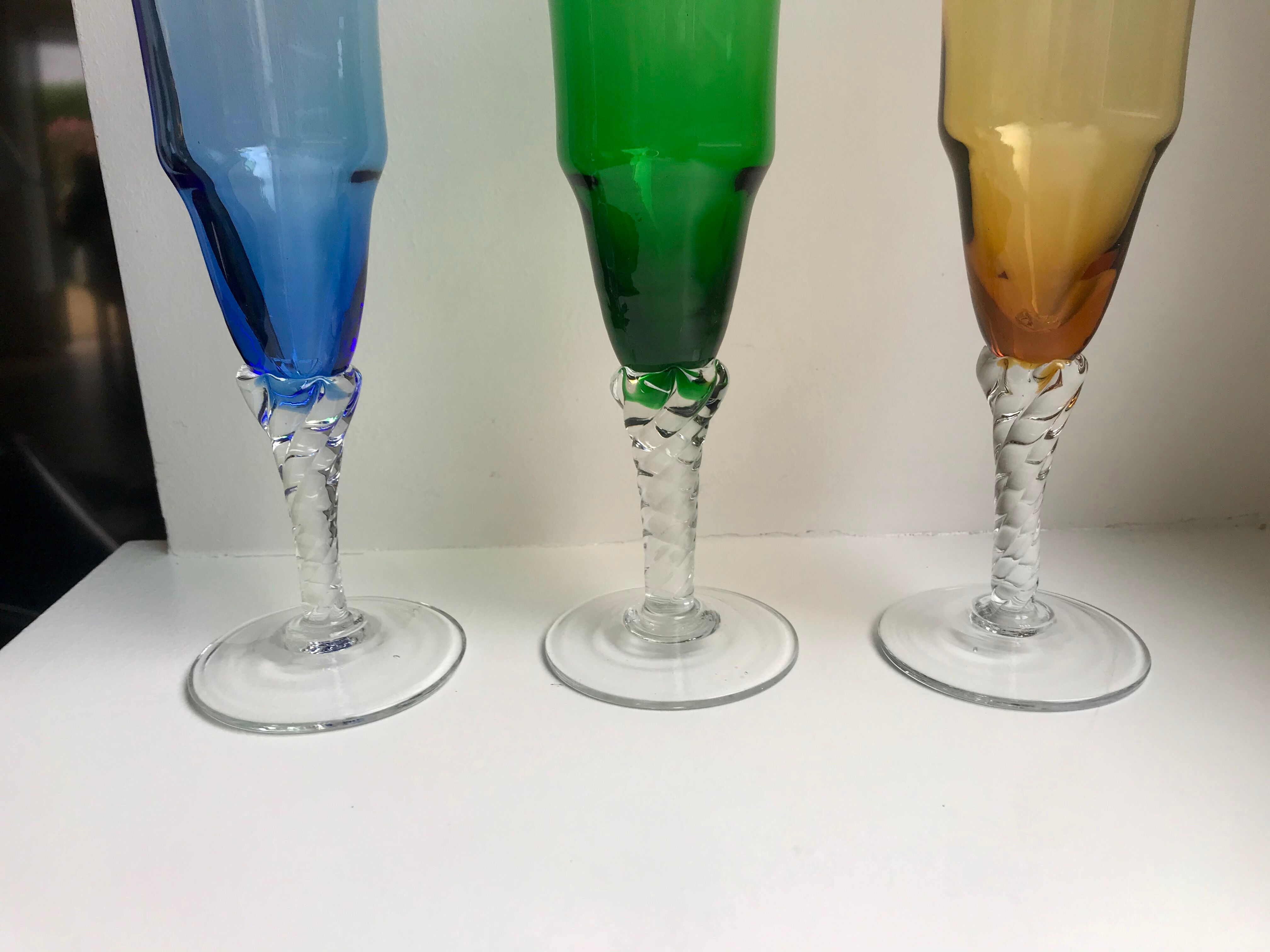 Set of 5 colorful champagne flutes feet worked 60-70s