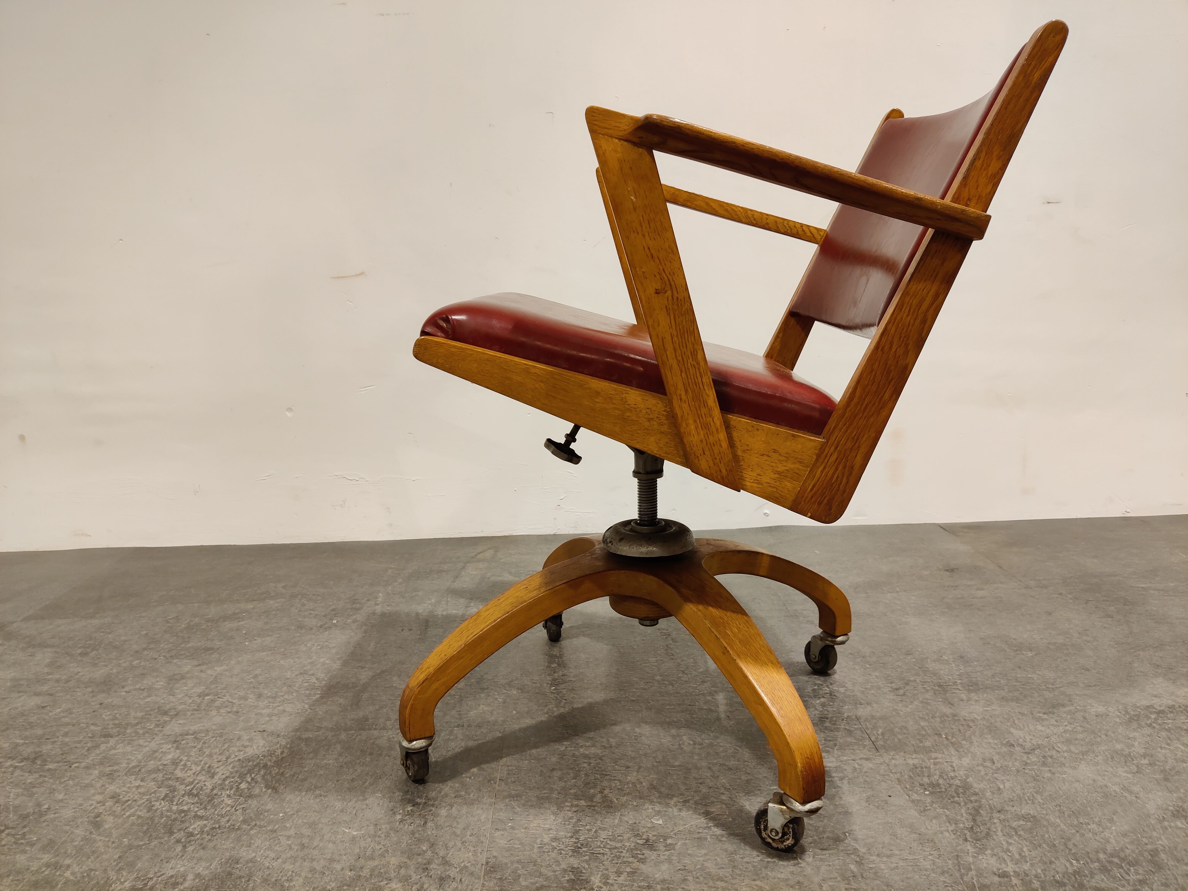Chaise de bureau inclinable vintage Decoene, années 1950