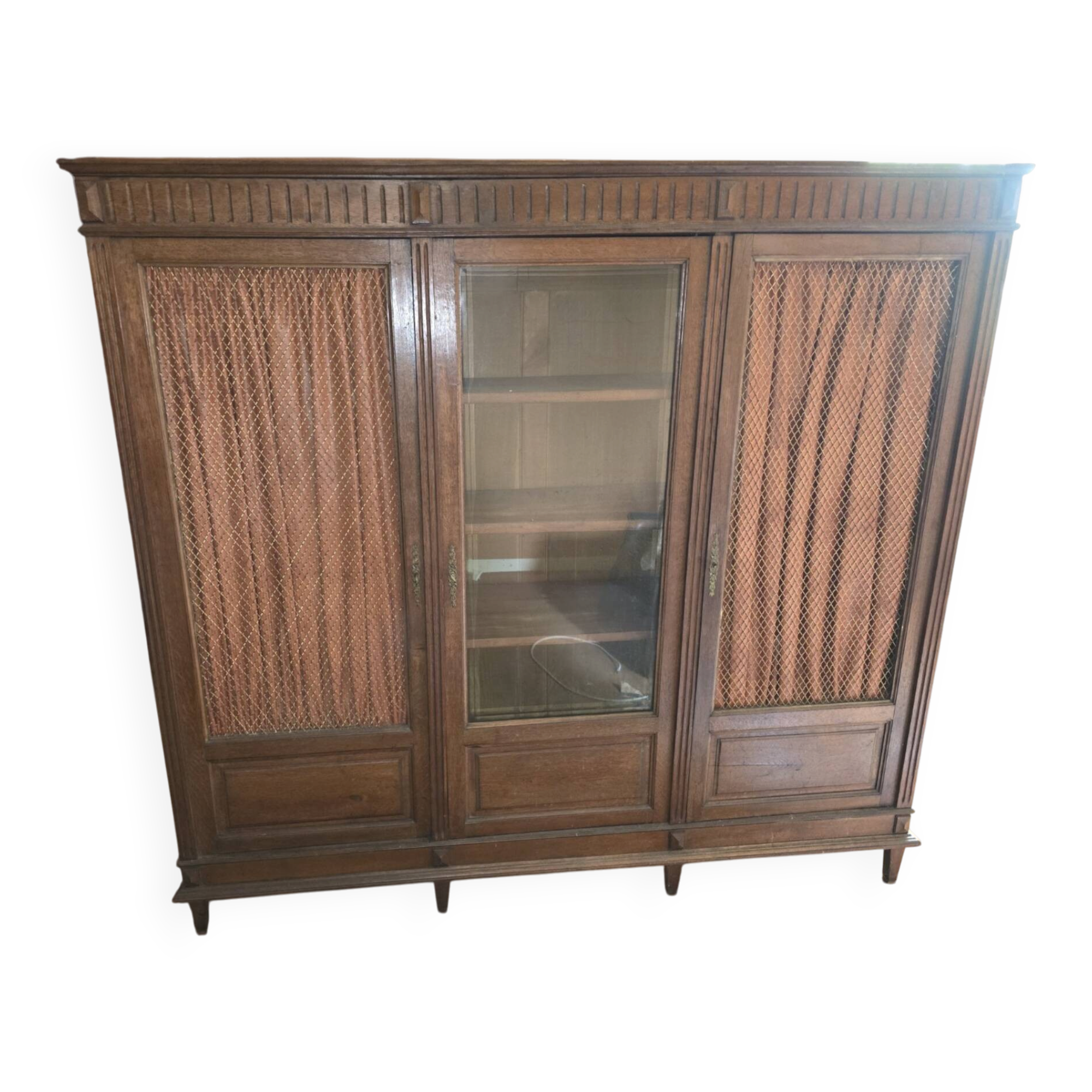 Antique display cabinet in Louis XVI style