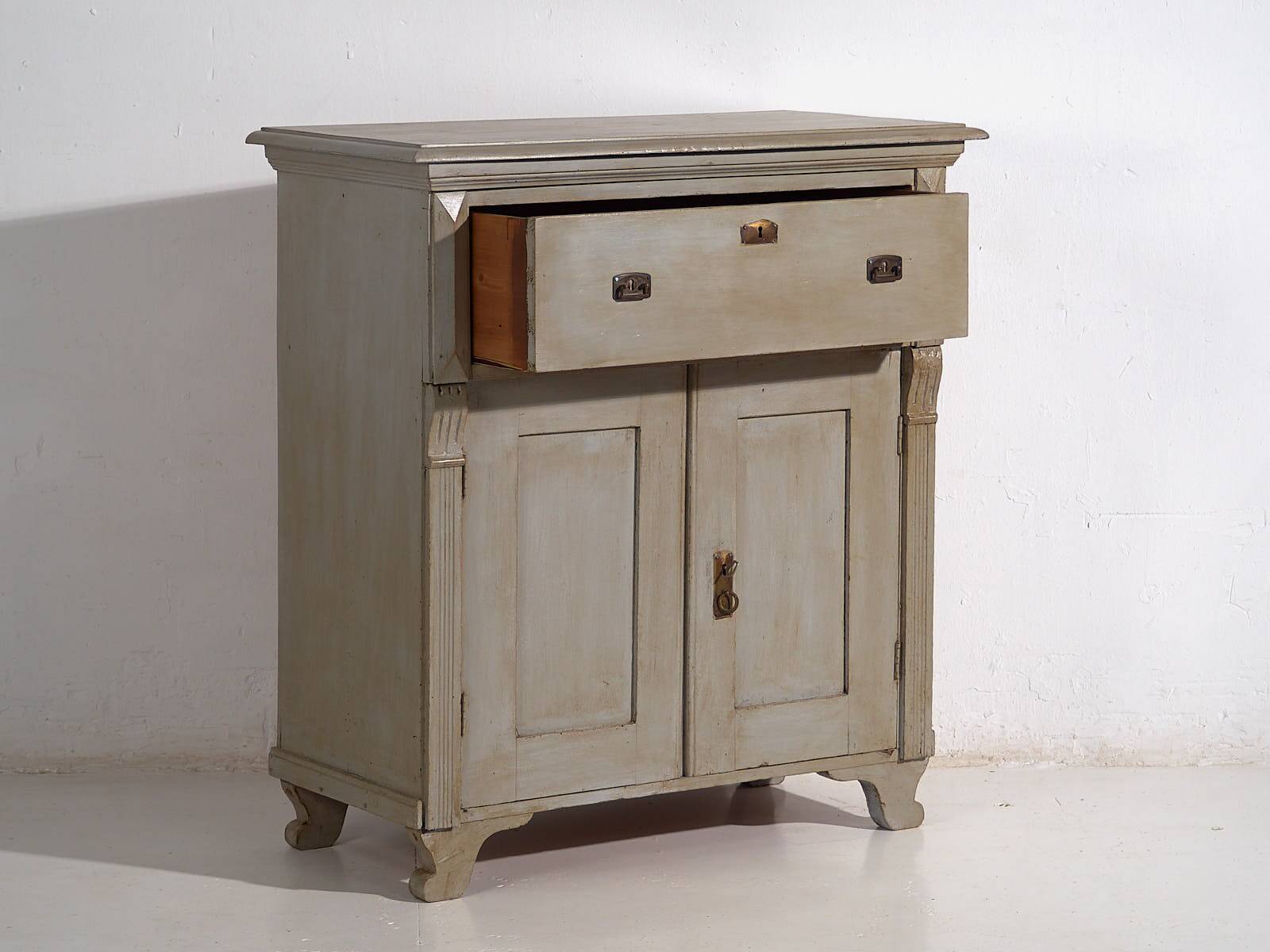 Antique French Provençal chest of drawers (c.1920)