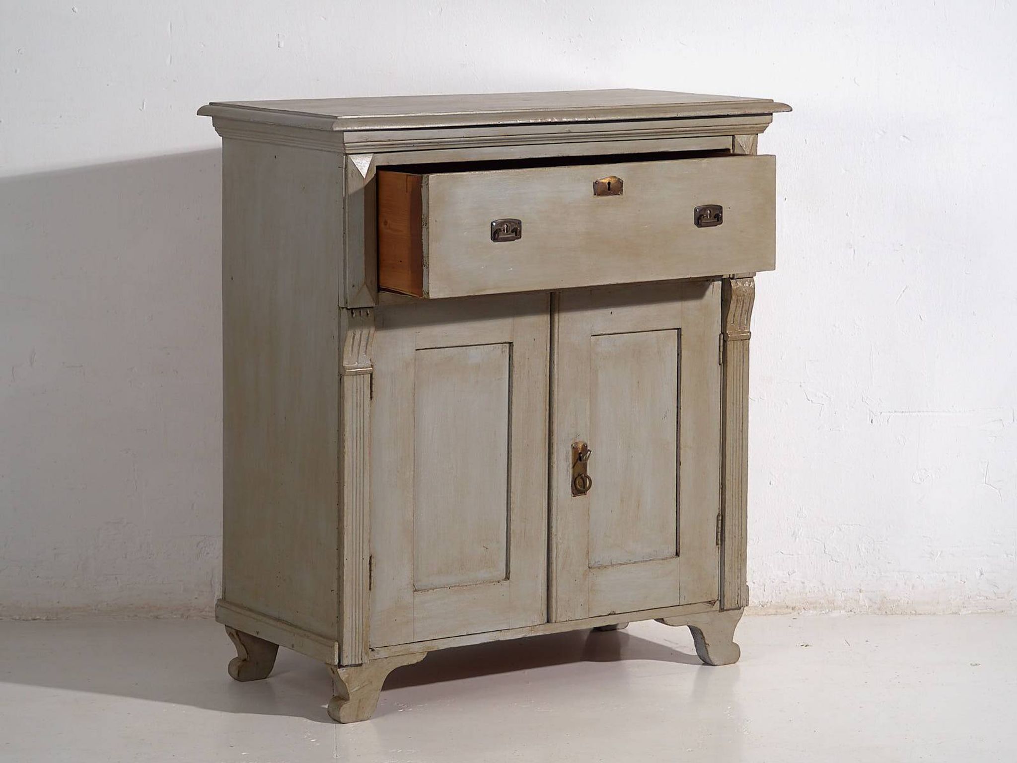 Old Provençal French chest of drawers (c.1920)