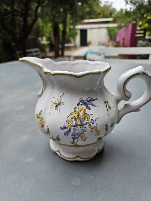 lot carafe, théière, pot à lait Moustiers fait main