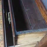 Grande commode sauteuse époque 18ème