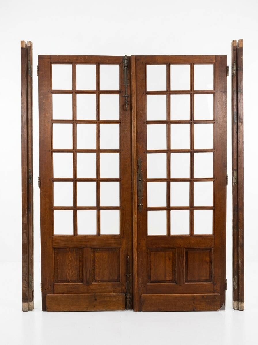 Paire de portes de séparation en chêne petits carreaux XXe
