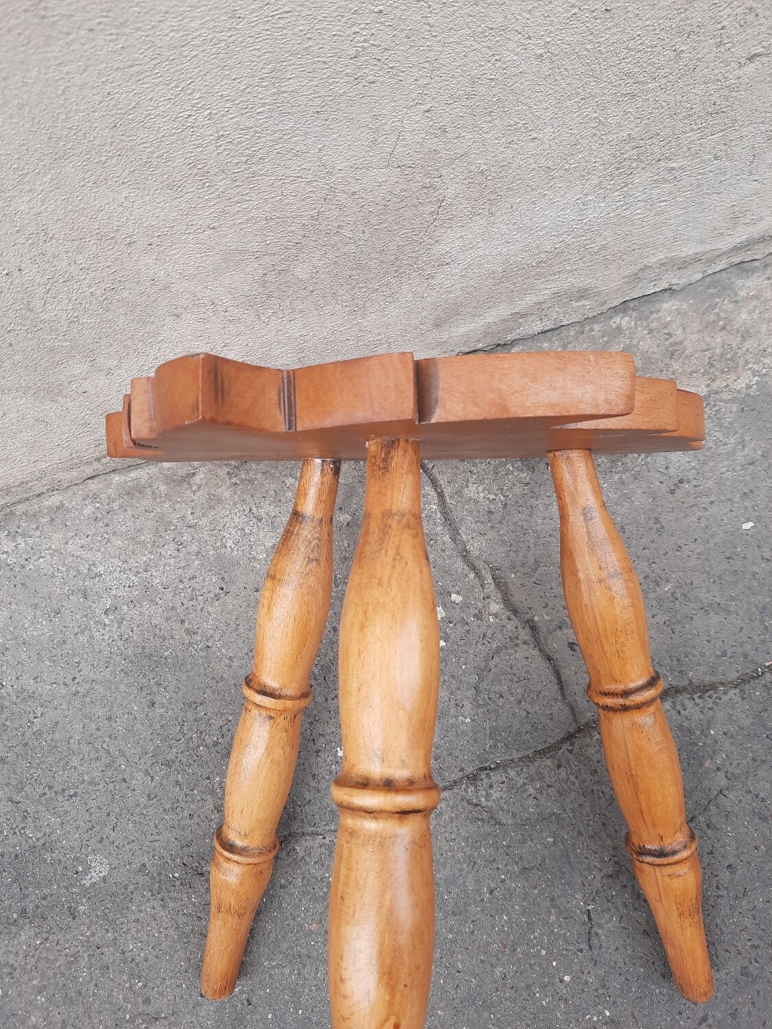 Tripod stool