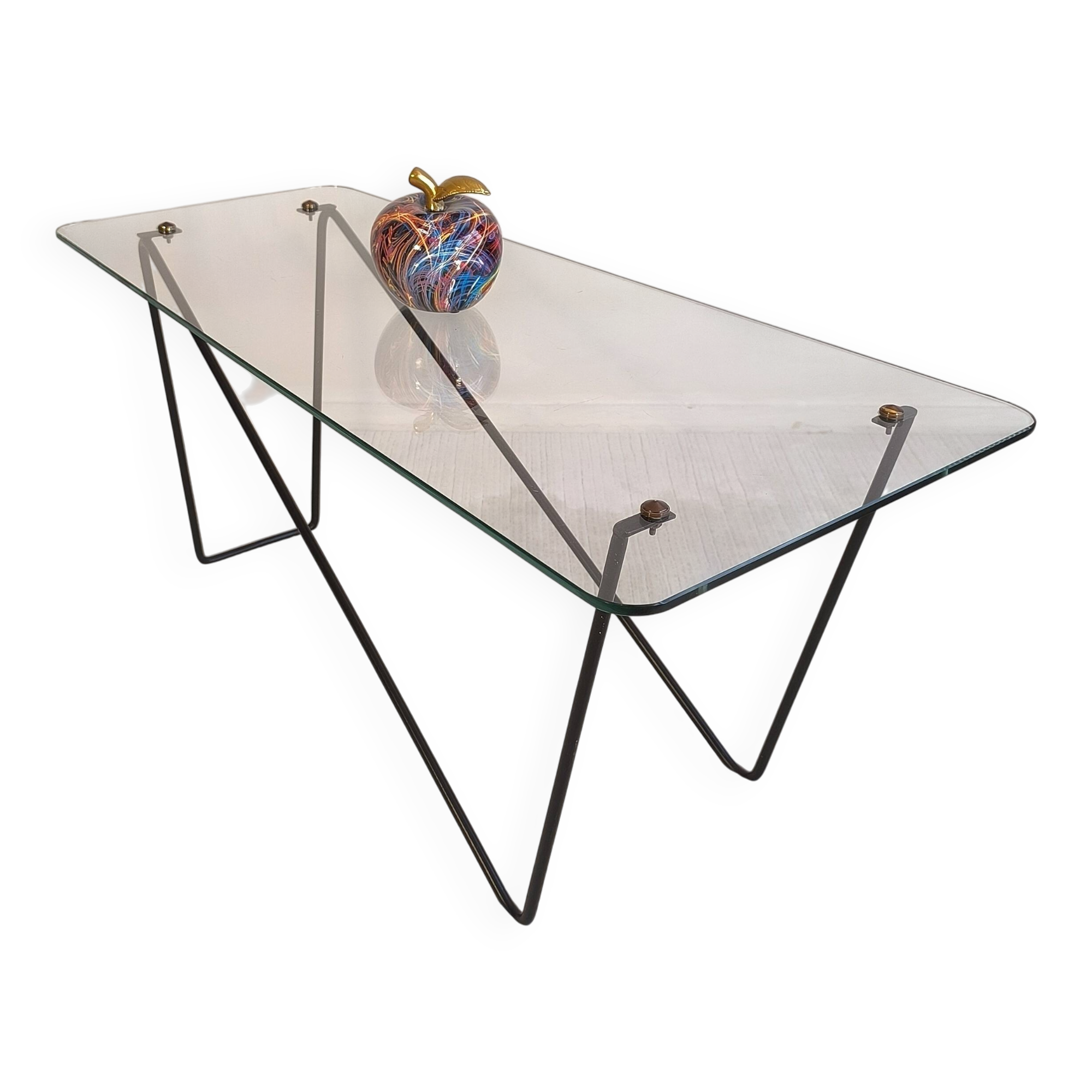 Superb asymmetrical coffee table AIRBORNE 1950s glass and lacquered metal.