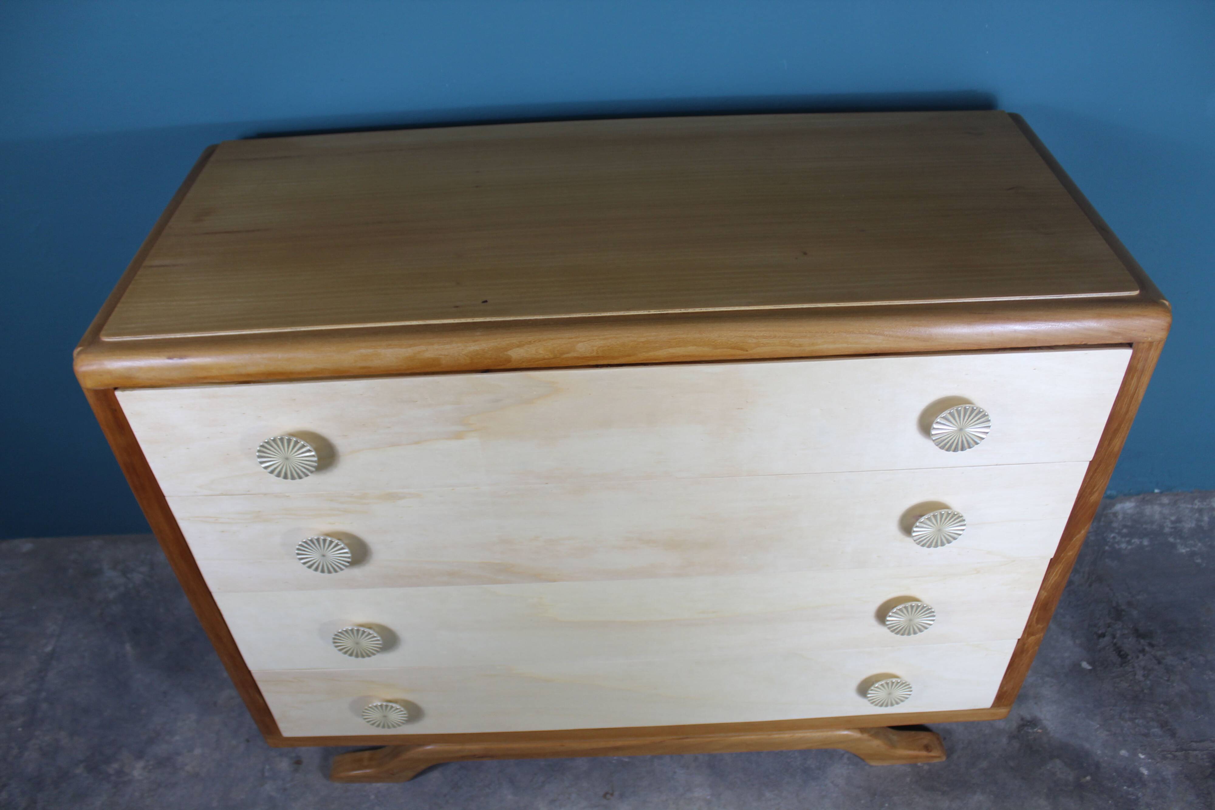 Elegant cassettiera in wood, restored, Italia 1950s, in good conditions