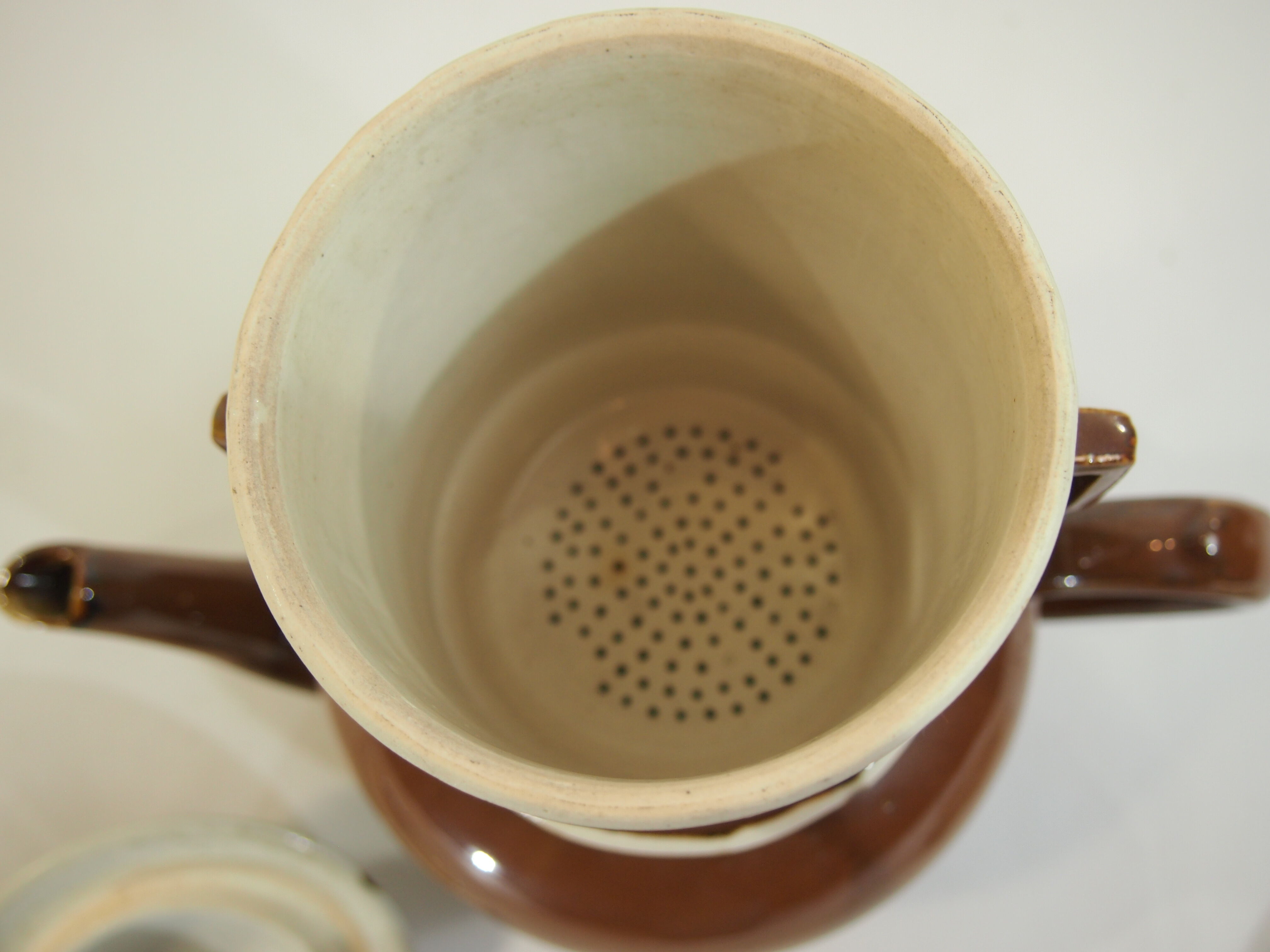 Ceramic/vintage teapot