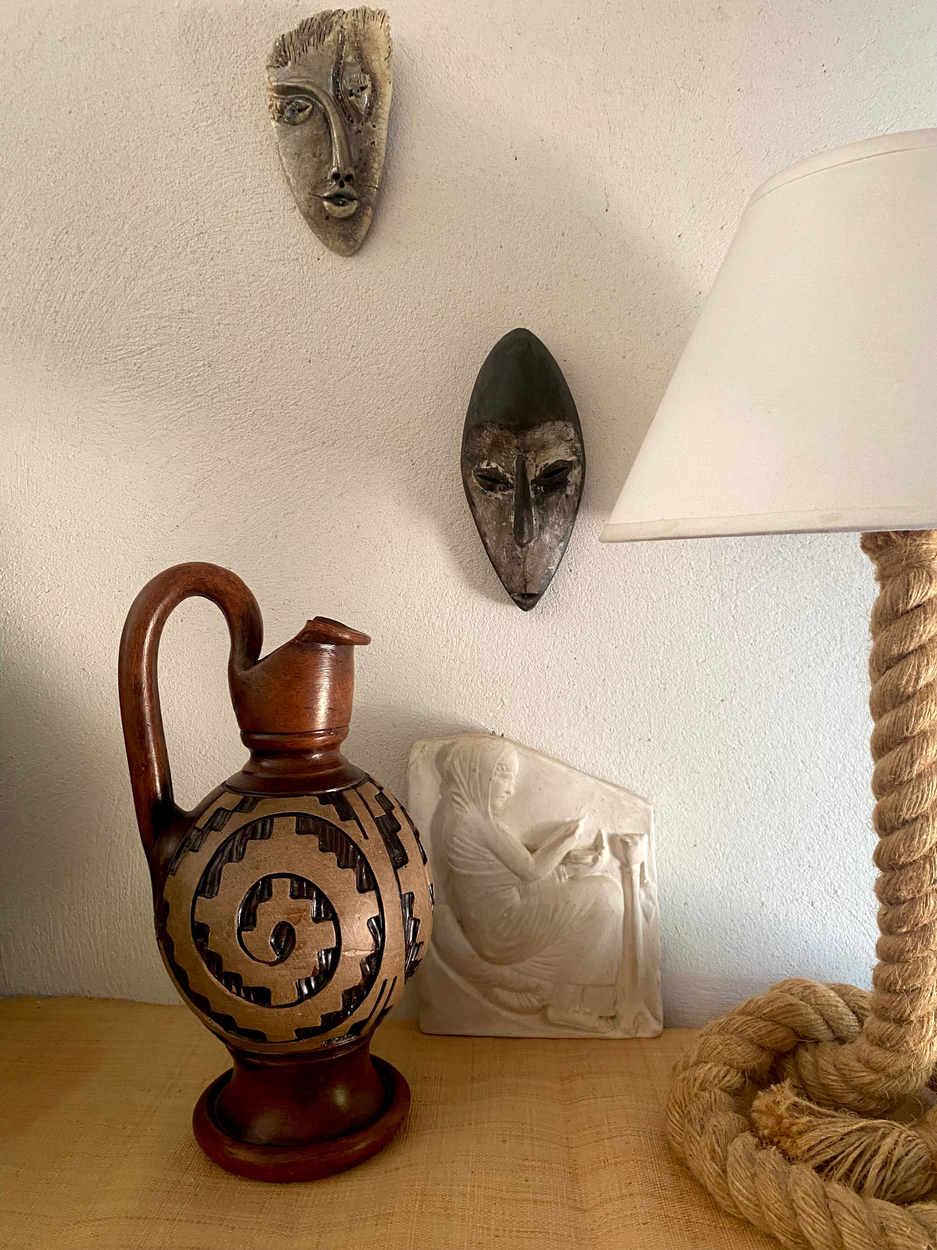 Pichet ibérique, terre cuite sculptée