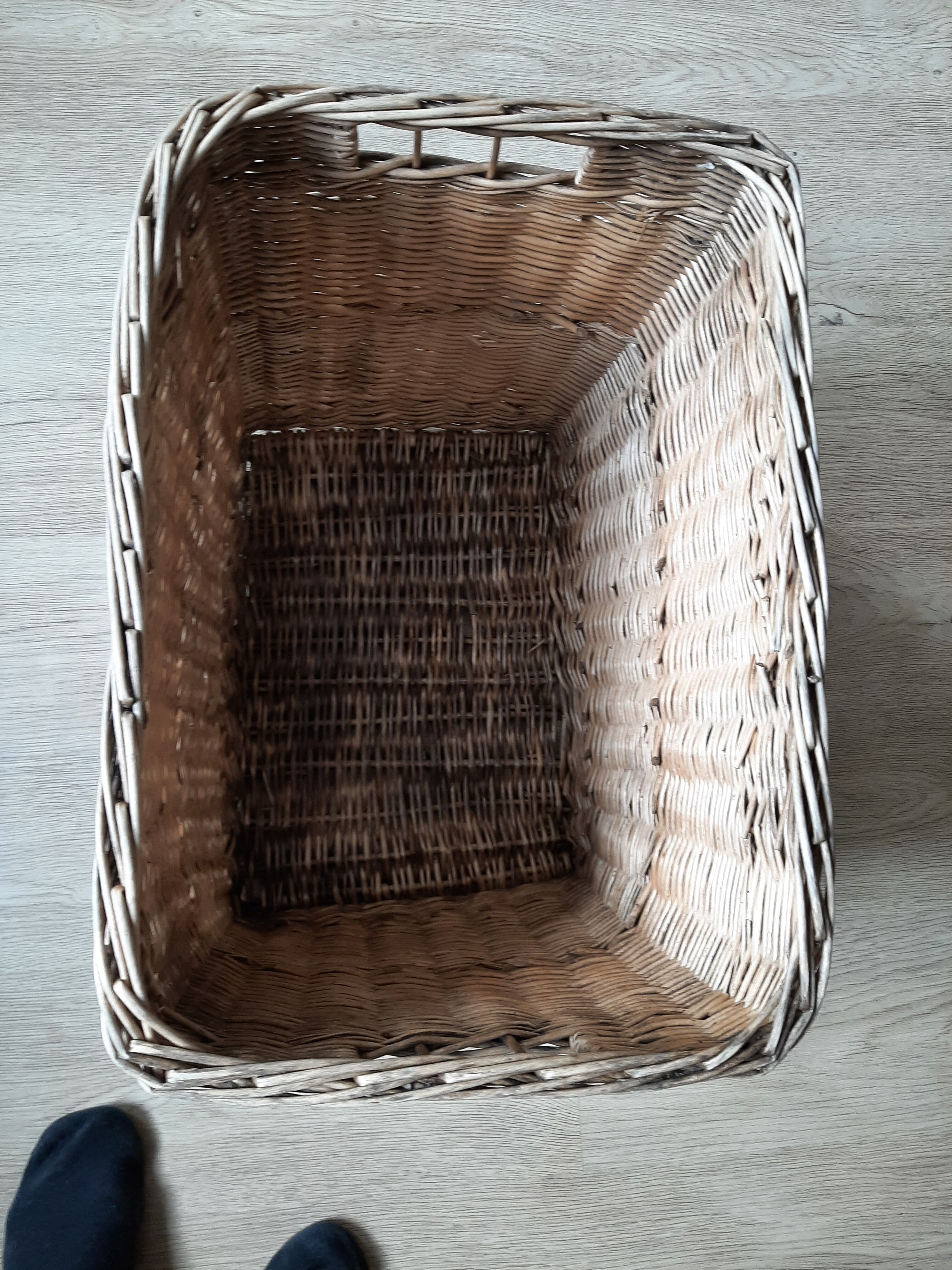 Wicker pan