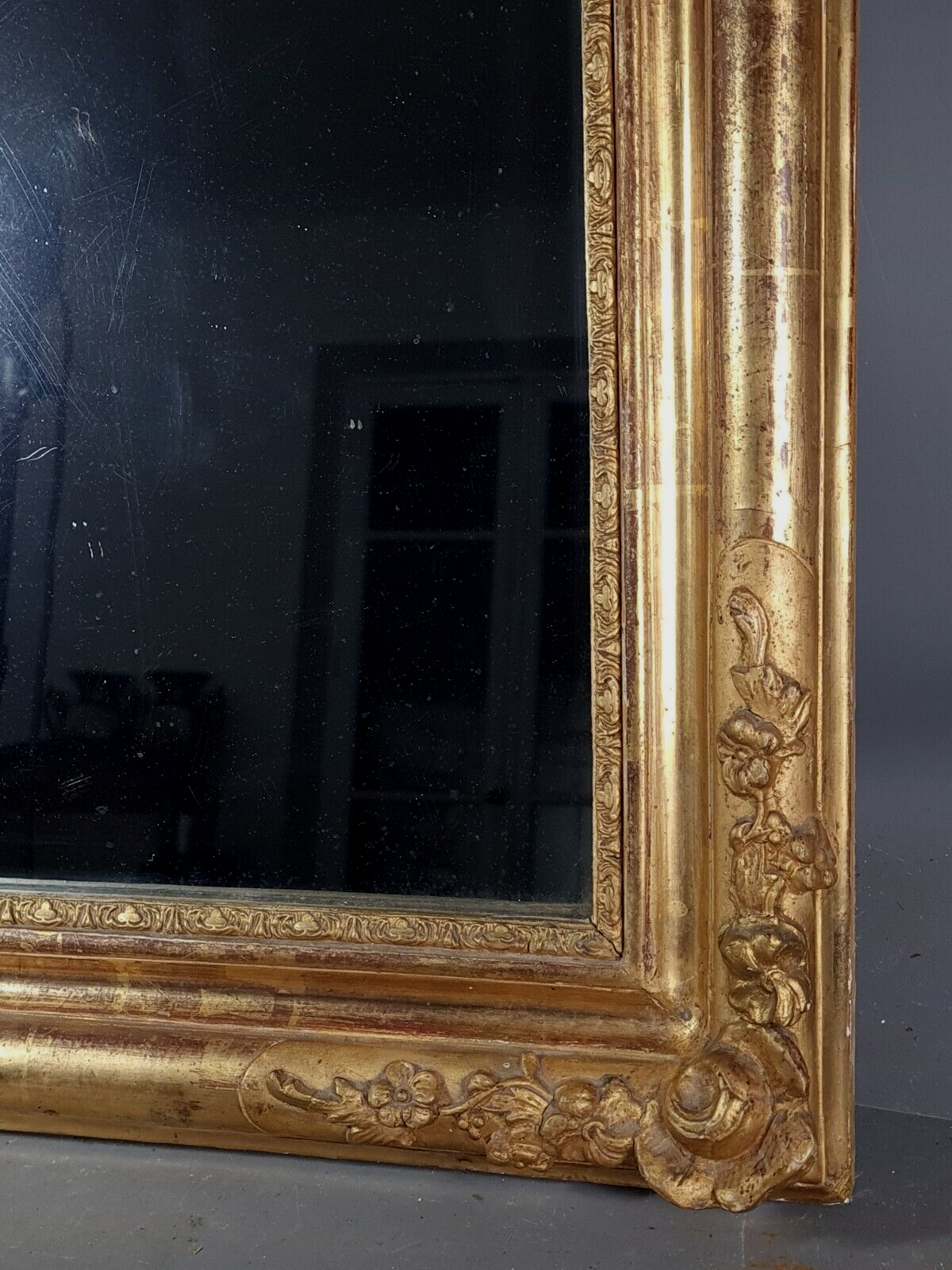 Mirror nineteenth century frame with doucine wood and stucco gilding gold leaf 75x56 cm SB