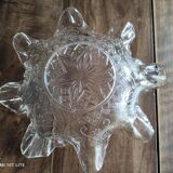 Cup, empty pockets in voluted molded glass decoration stars