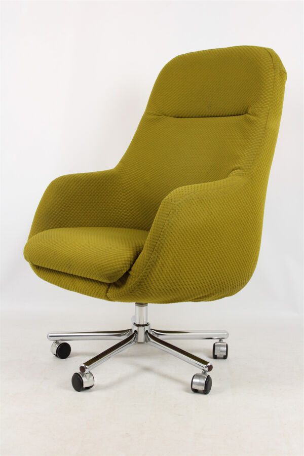 Fauteuil pivotant vintage de UP Zavody Rousinov, années 1970