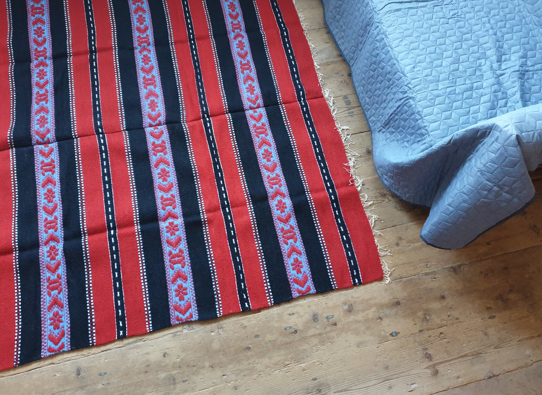 Traditional rustic red wool rug with stylized design and stripes, authentic hand-woven 160x230cm