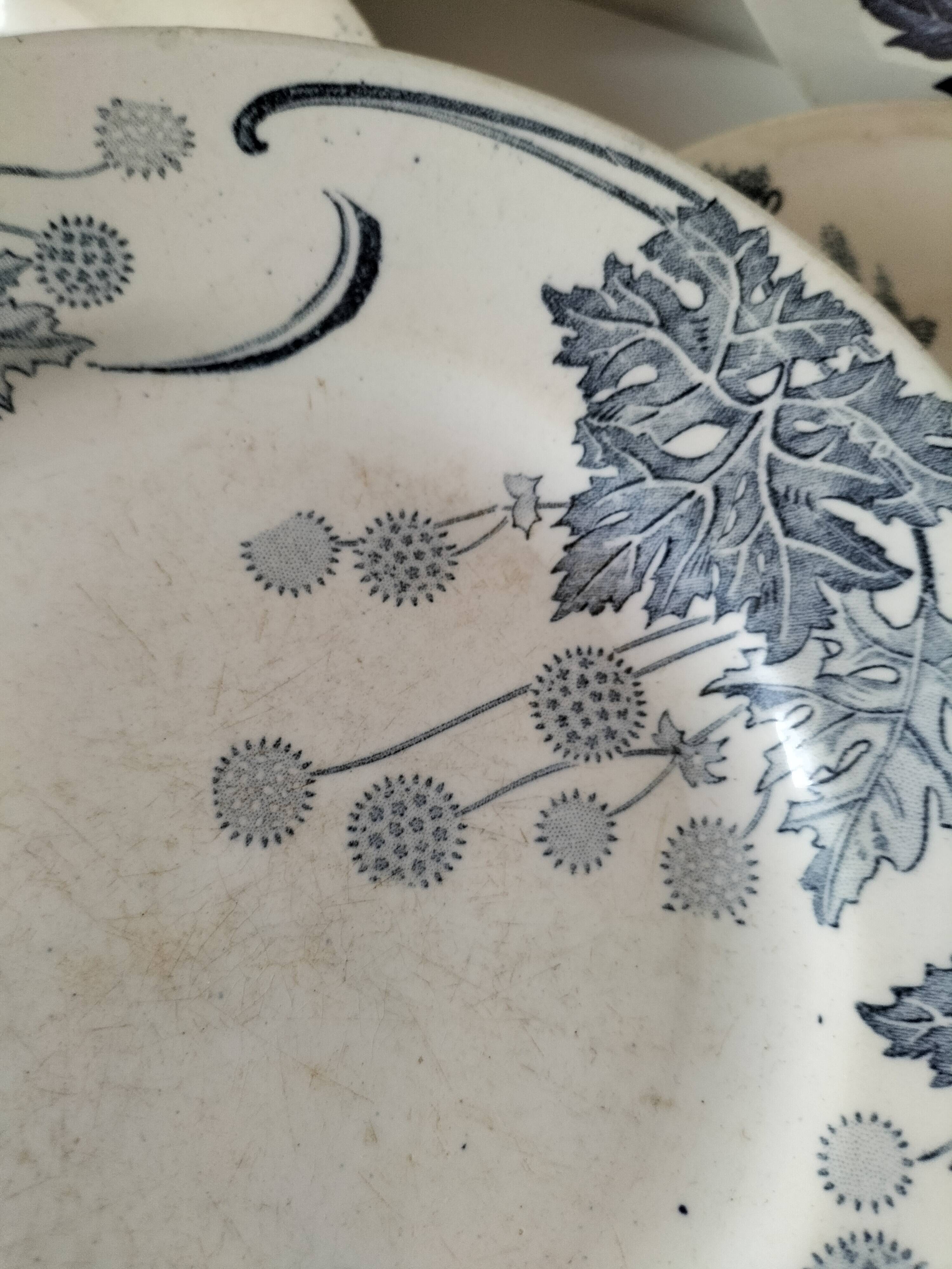 Set of 6 ironstone plates in shades of blue, late 19th to early 20th century.