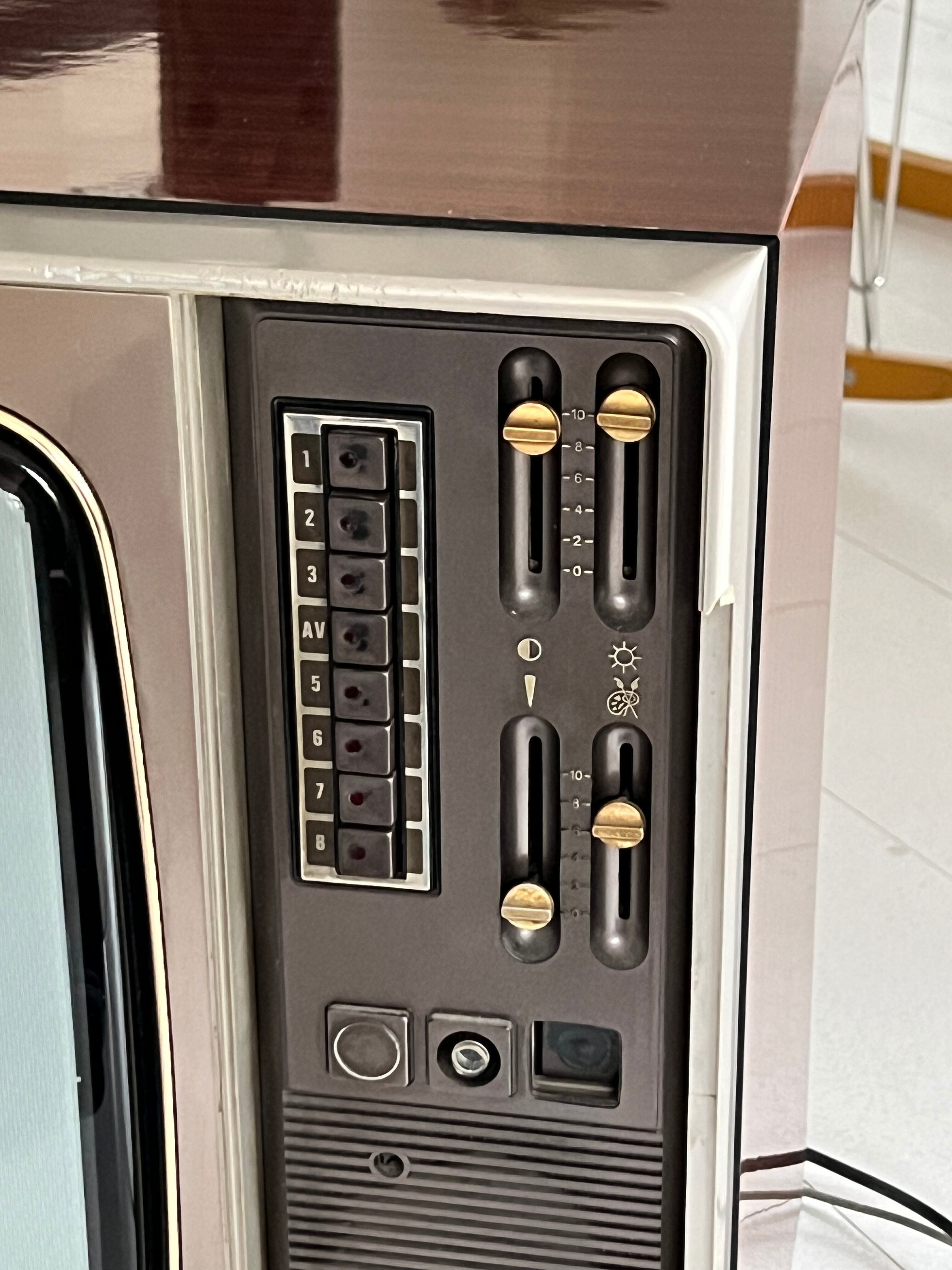 Vintage color tv 70, ITT Oceanic