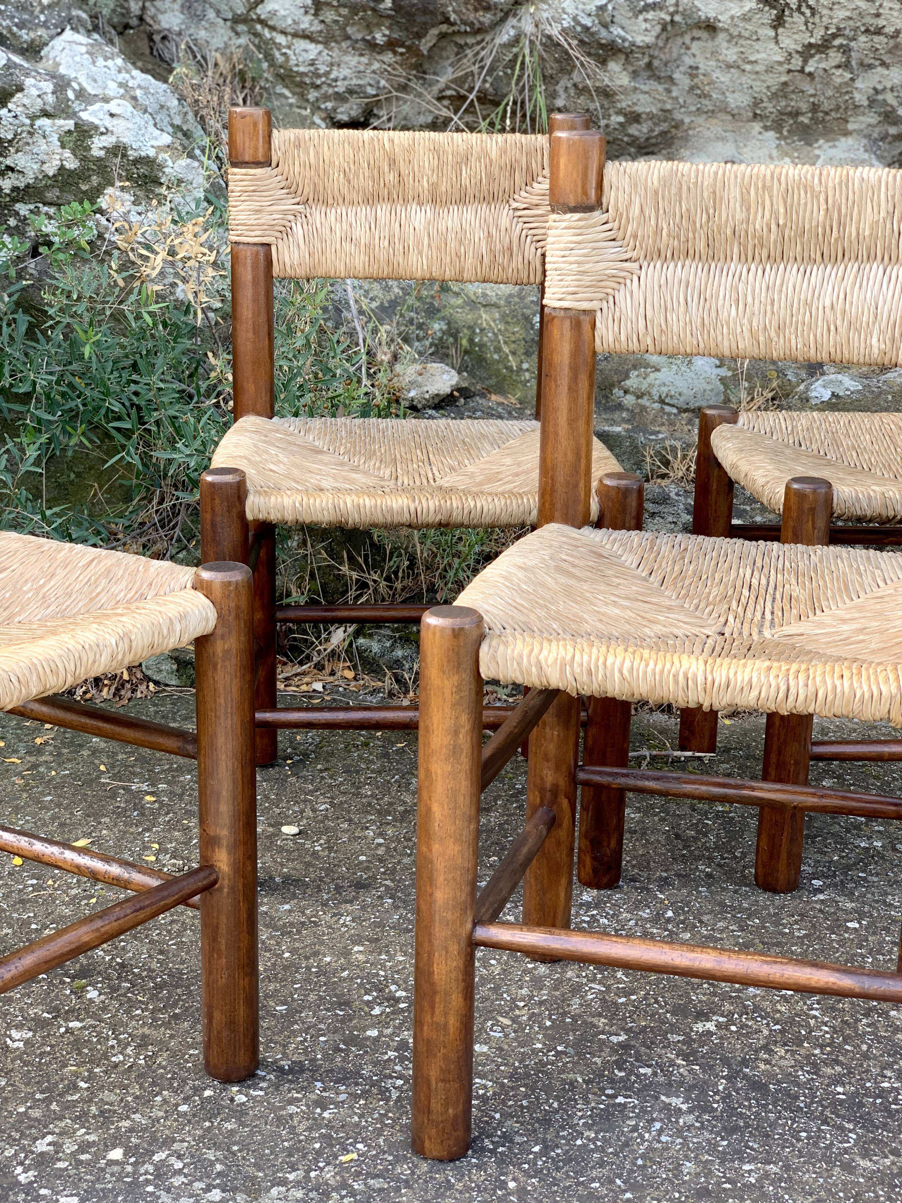 Série de 4 chaises modèle "Dordogne" éditées par Sentou