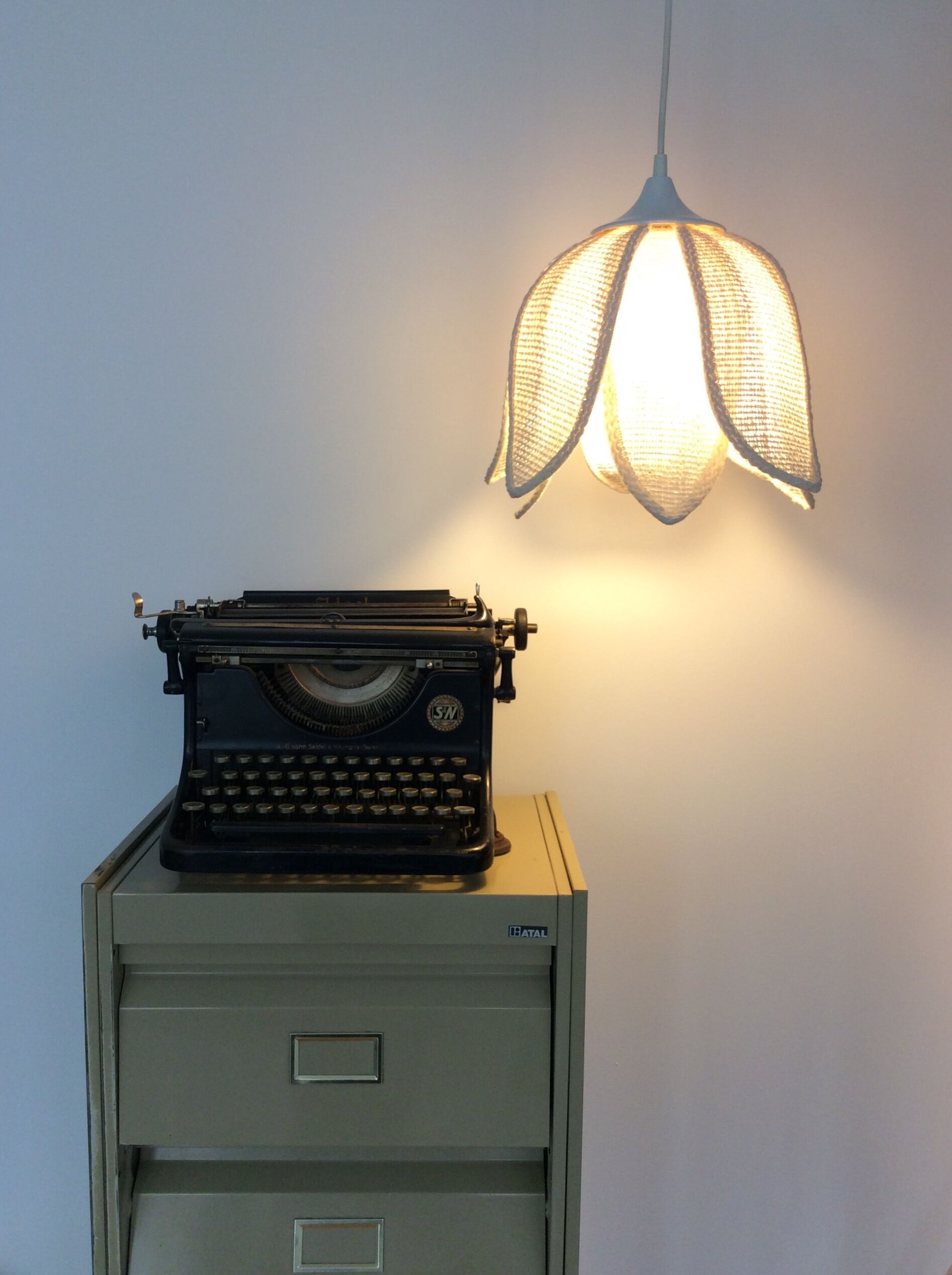 Vintage flower hanging lamp