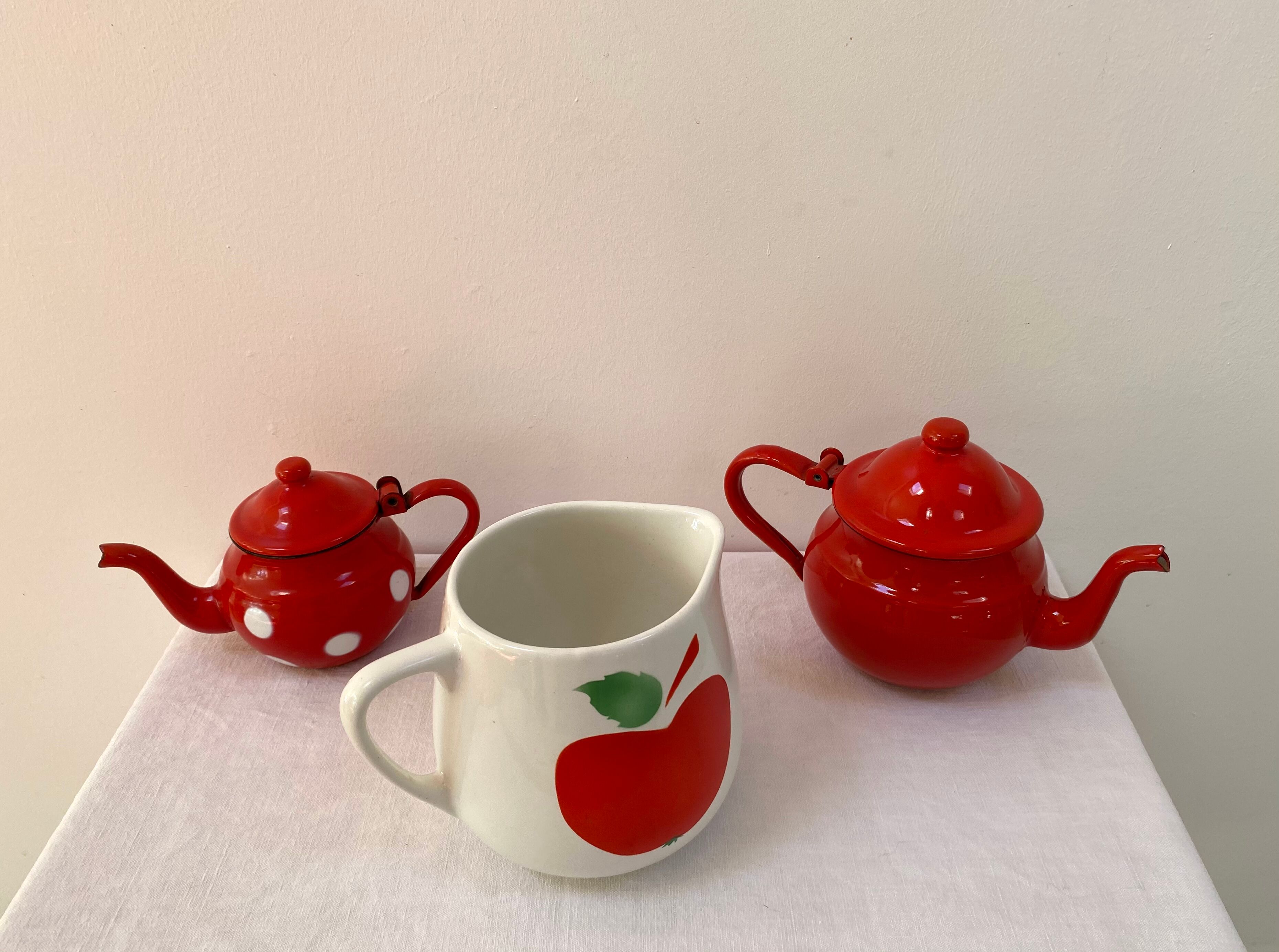 Vintage porcelain apple pitcher 1L