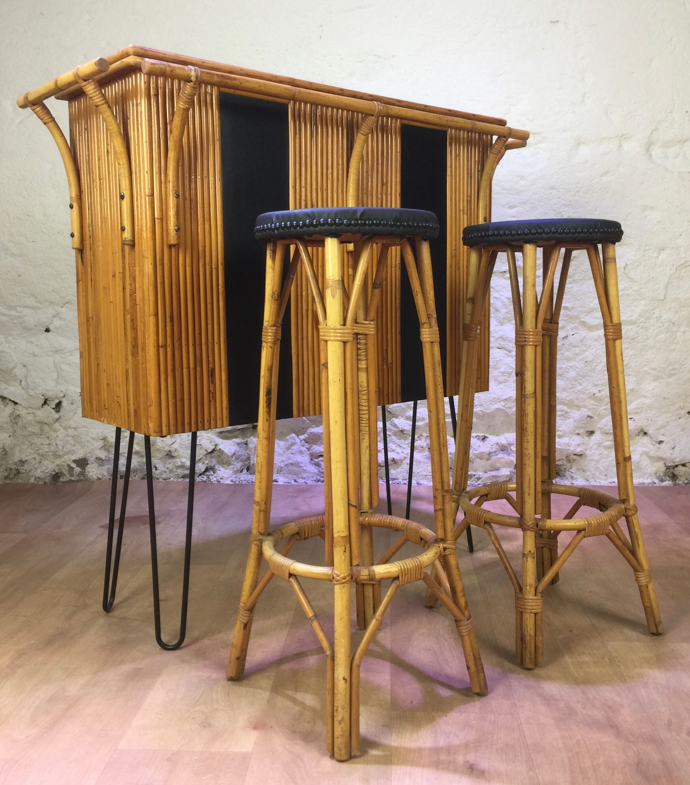 Rattan bar and its 2 stools 60s