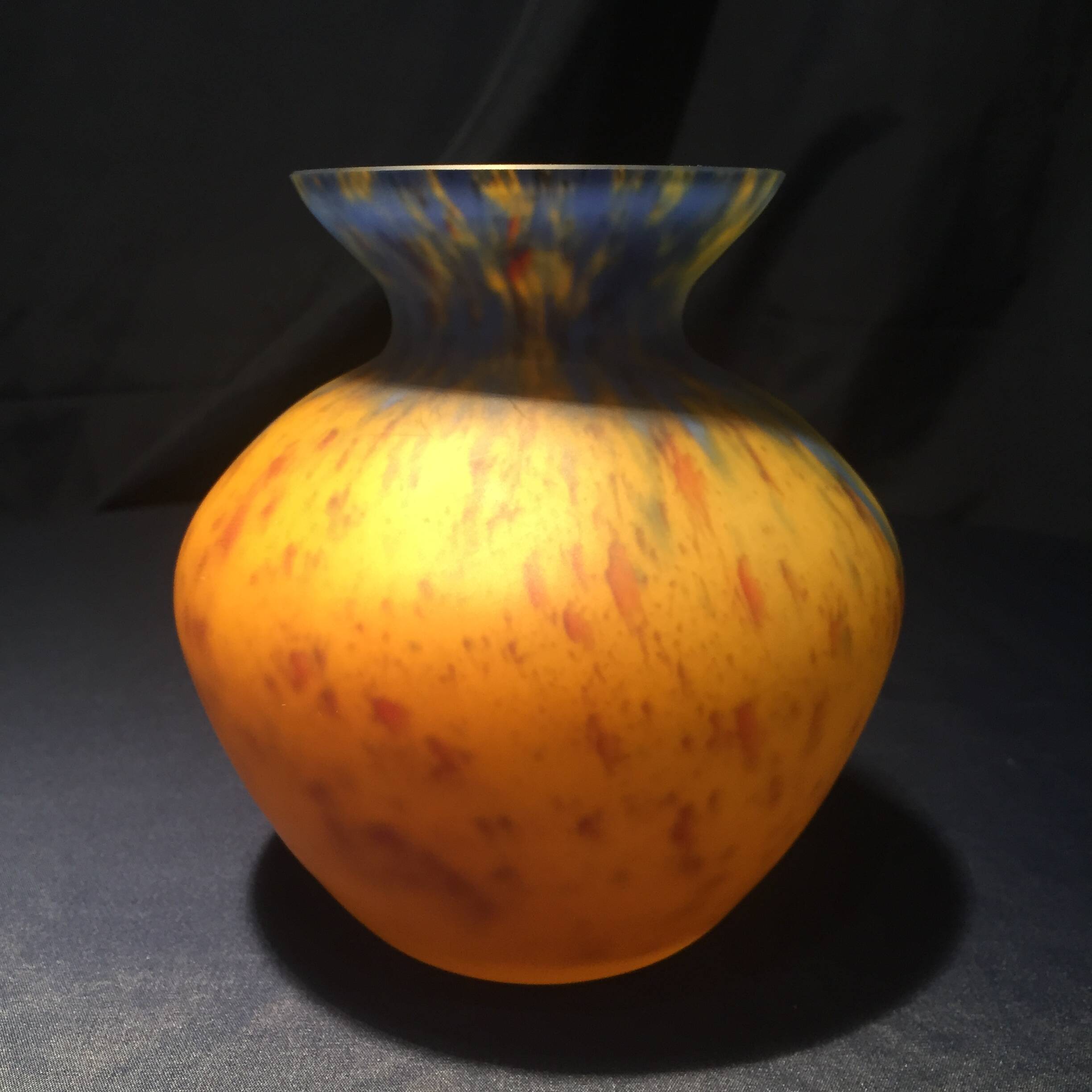 Small glass paste vase with marmorean patterns
