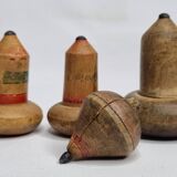 Ensemble de 4 Toupies Anciennes en Bois – Jouets Vintage Peints à la Main