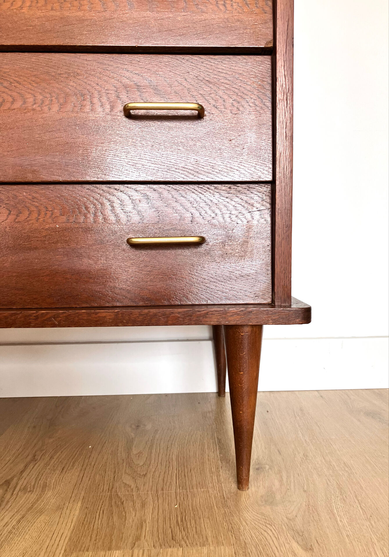 Commode pieds fuselés années 60