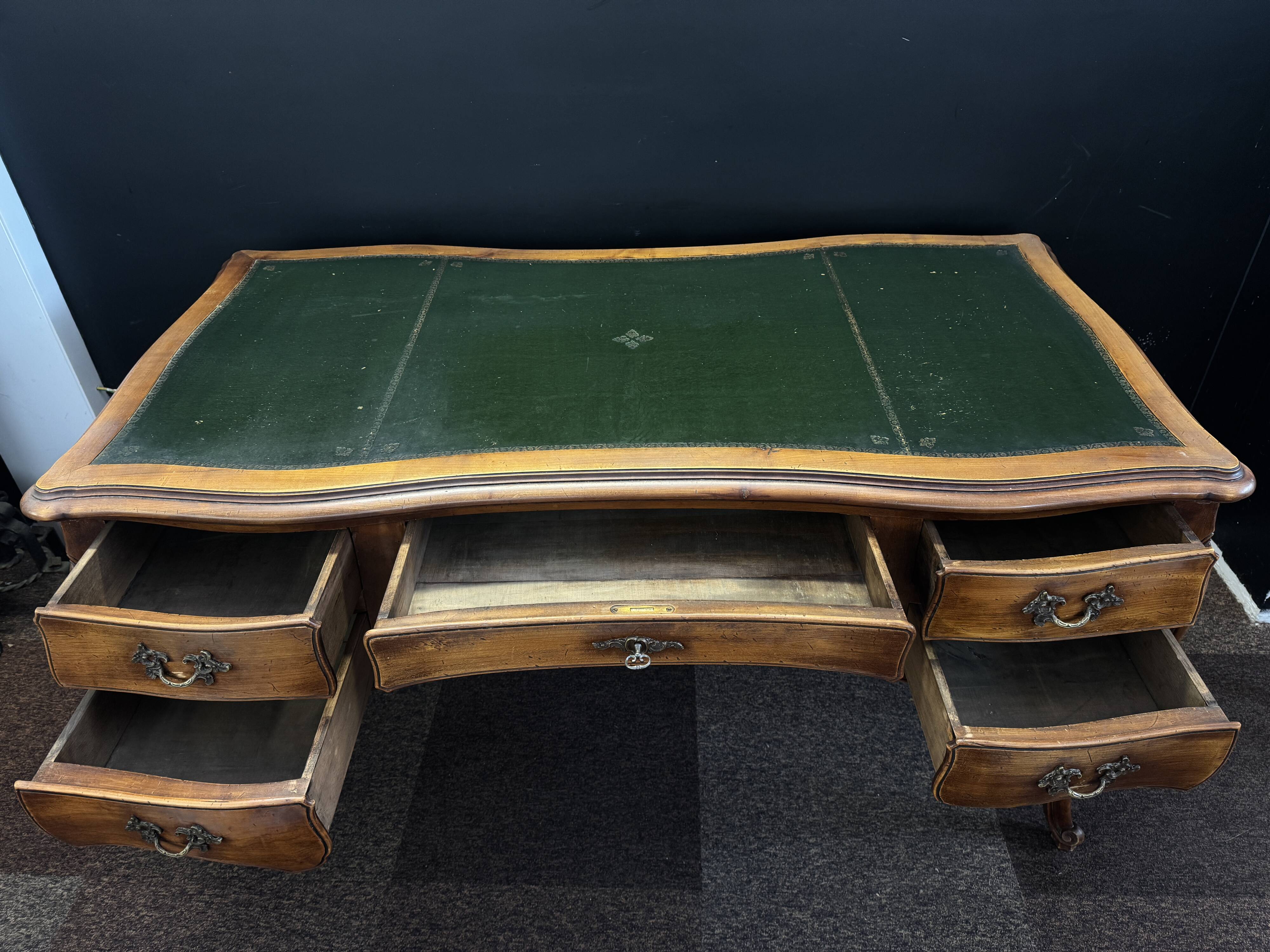 Curved desk in Louis XV style – 5 drawers