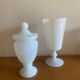 Vase et bonbonnière vintage en opaline blanche
