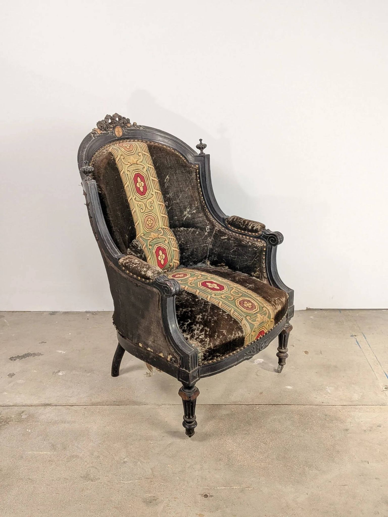 Fauteuil style Louis XVI – 19e siècle