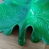 empty compartmentalized flat leaf-shaped pocket