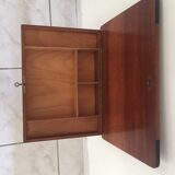 TABLE CIGAR BOX OR INMEANED JEWELRY