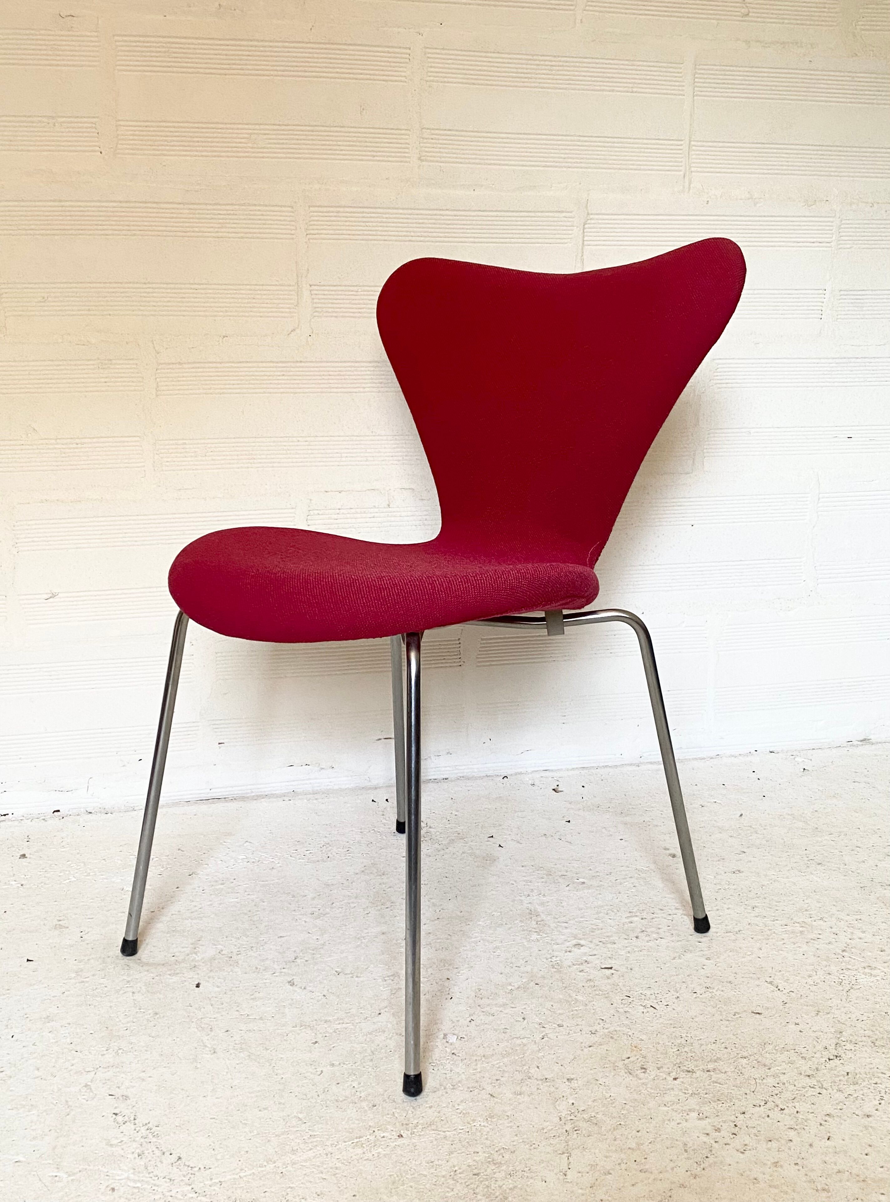 Pink chair 3107 by Arne Jacobsen