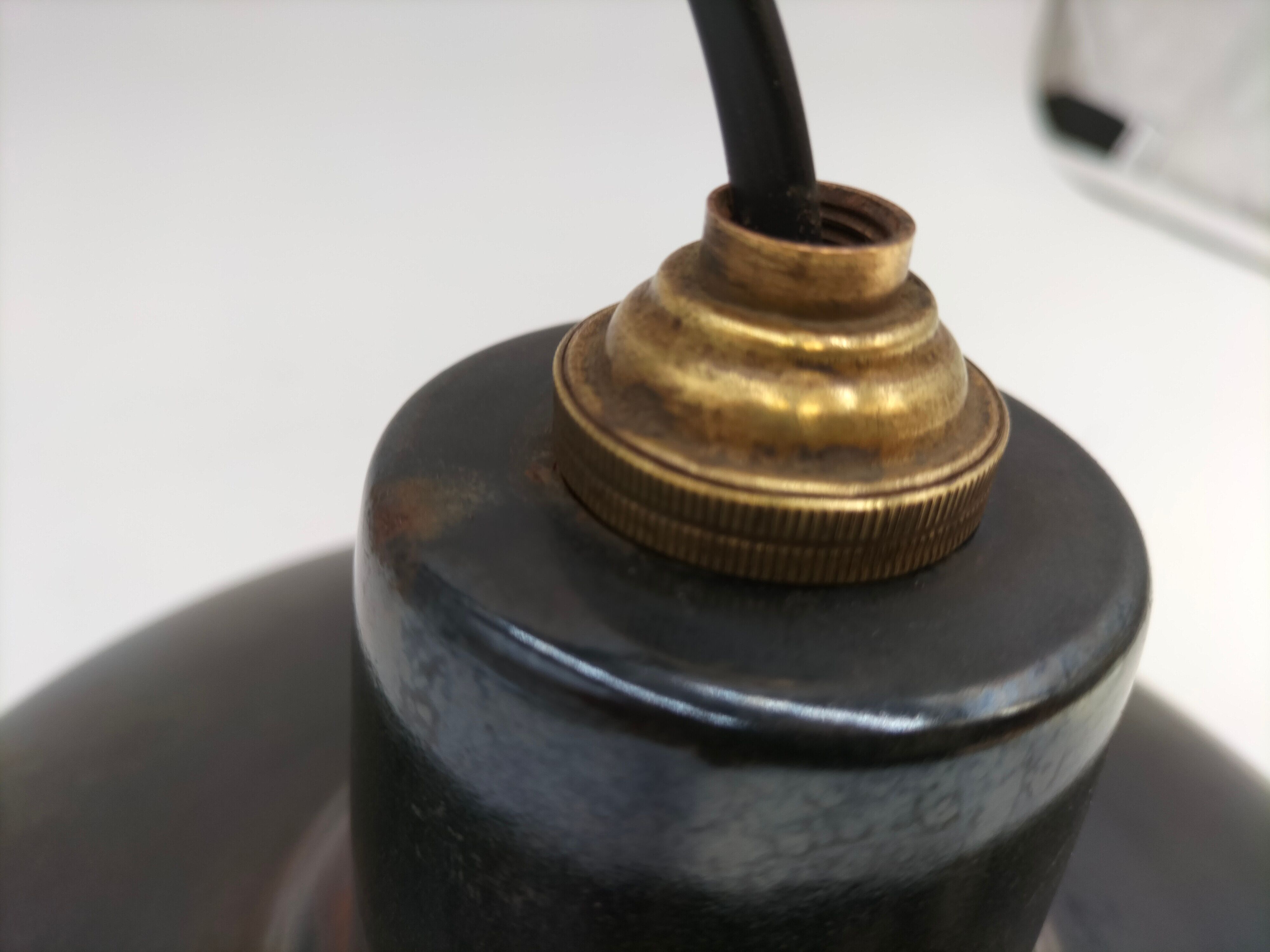 Industrial lamp in enamelled sheet metal