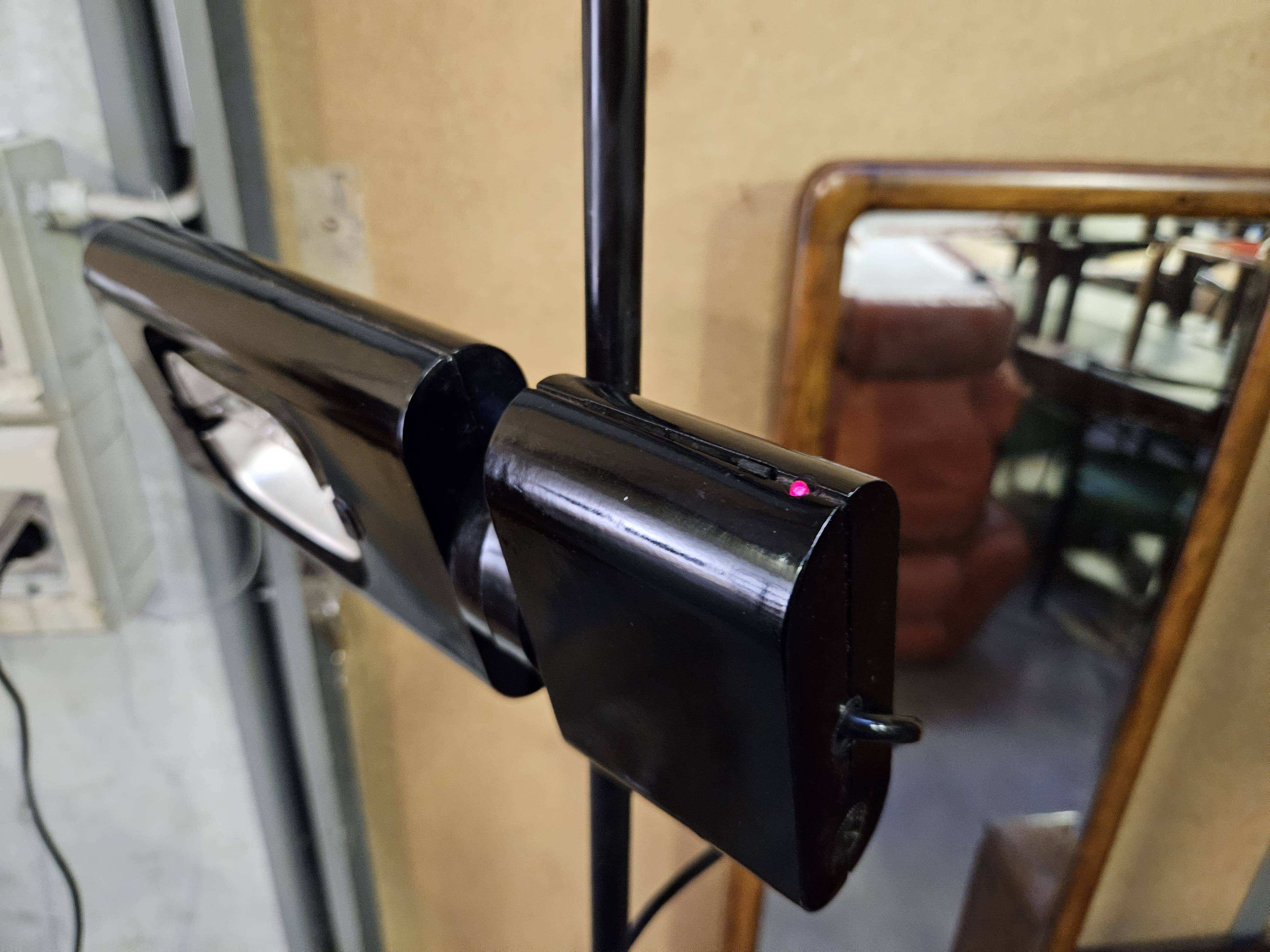 Lampadaire Aton conçu par Ernesto Gismondi en 1980 pour Artemide