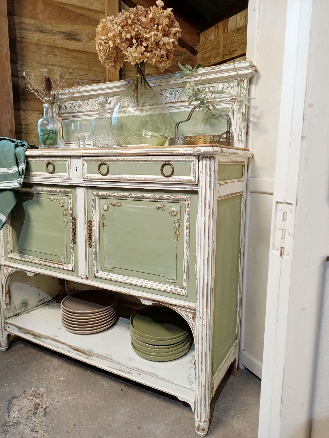 Patinated buffet service