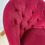 Burgundy velvet armchair – tufted – timeless charm