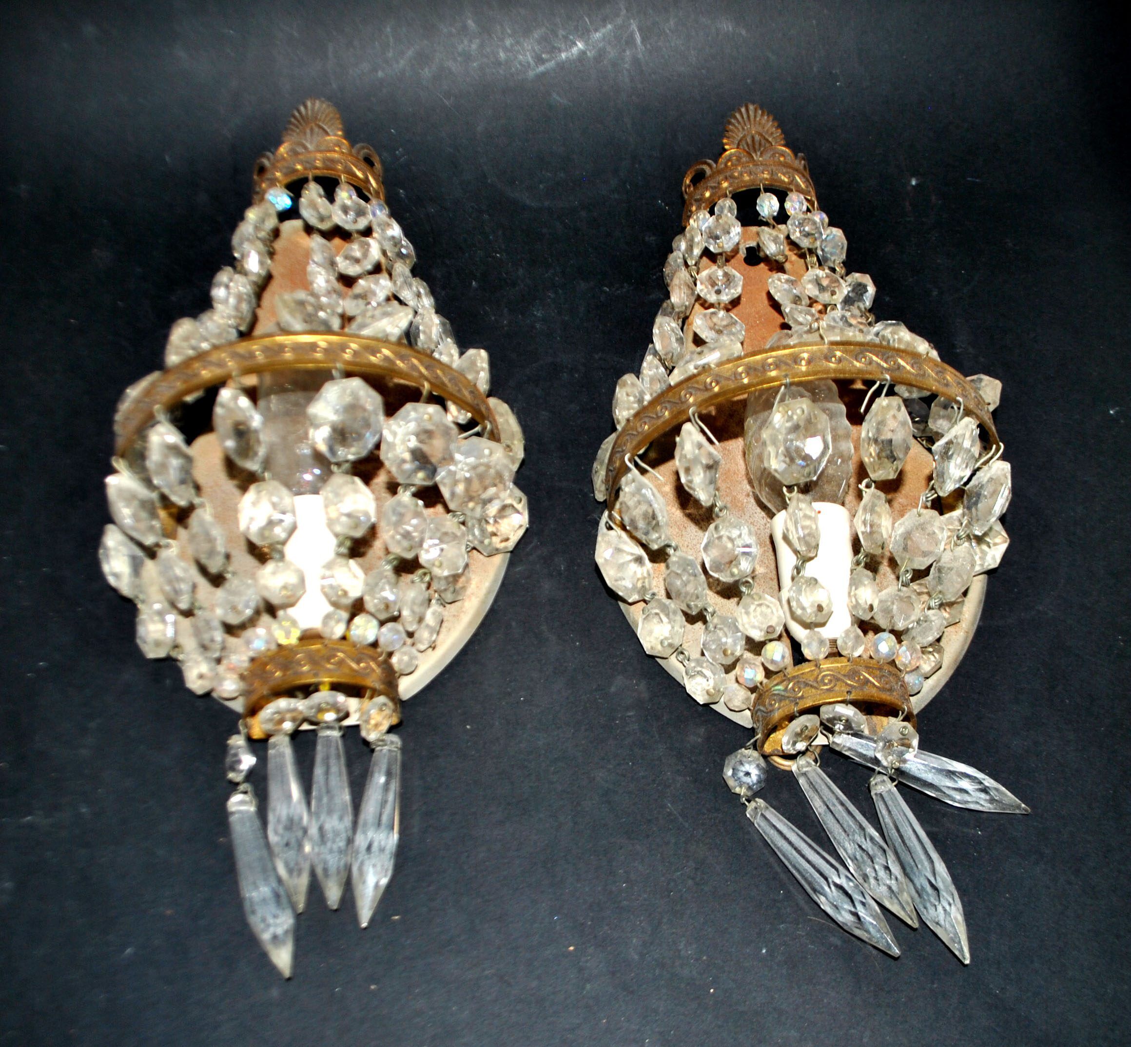 Pair of vintage lamps: wall lights with gold trim and cut crystal.